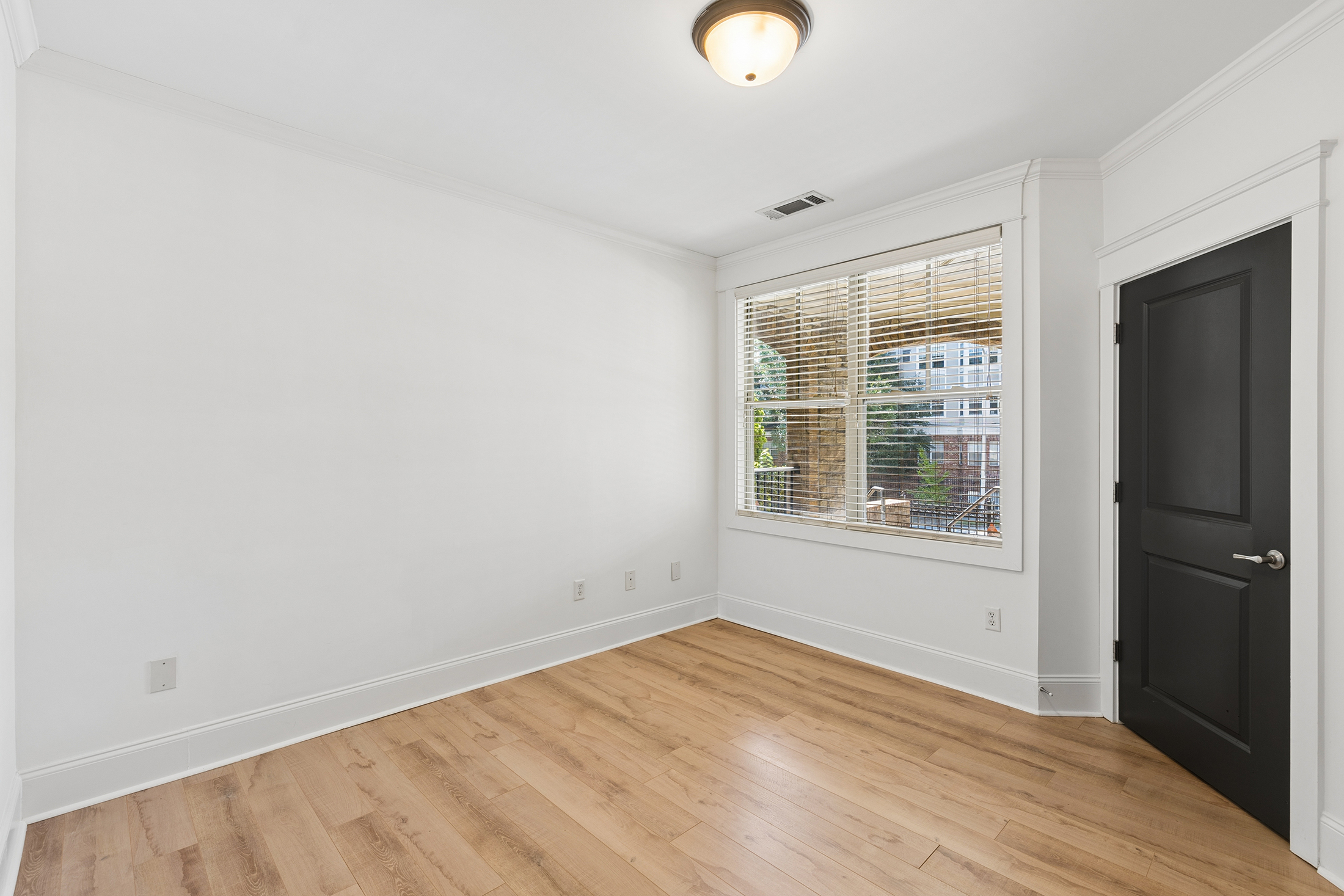  Exceptional Corner Residence in the Vibrant Heart of Midtown - 物件實景