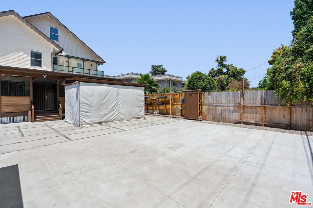 Los Angeles, California, 90006, United States, 7 Bedrooms Bedrooms, ,6 BathroomsBathrooms,Residential,For Sale,1848318