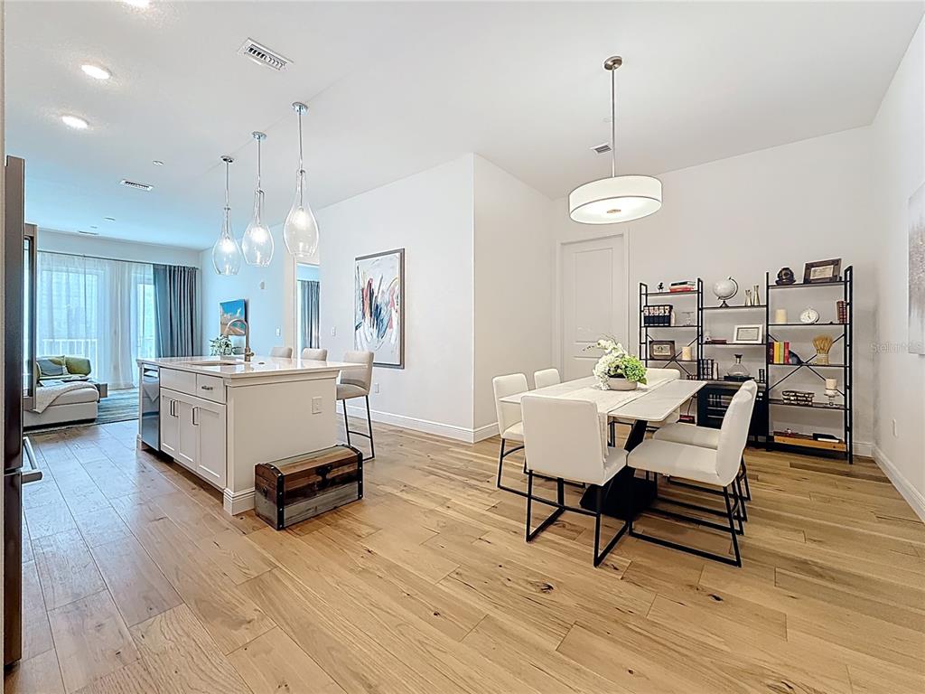 St Petersburg, Florida, 33701, United States, 2 Bedrooms Bedrooms, ,2 BathroomsBathrooms,Residential,For Sale,1889931