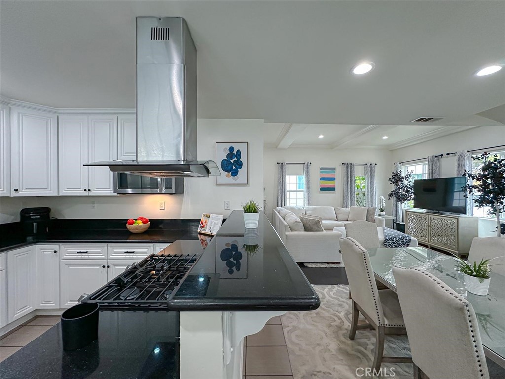 Los Angeles, California, 90043, United States, 3 Bedrooms Bedrooms, ,2 BathroomsBathrooms,Residential,For Sale,1921783