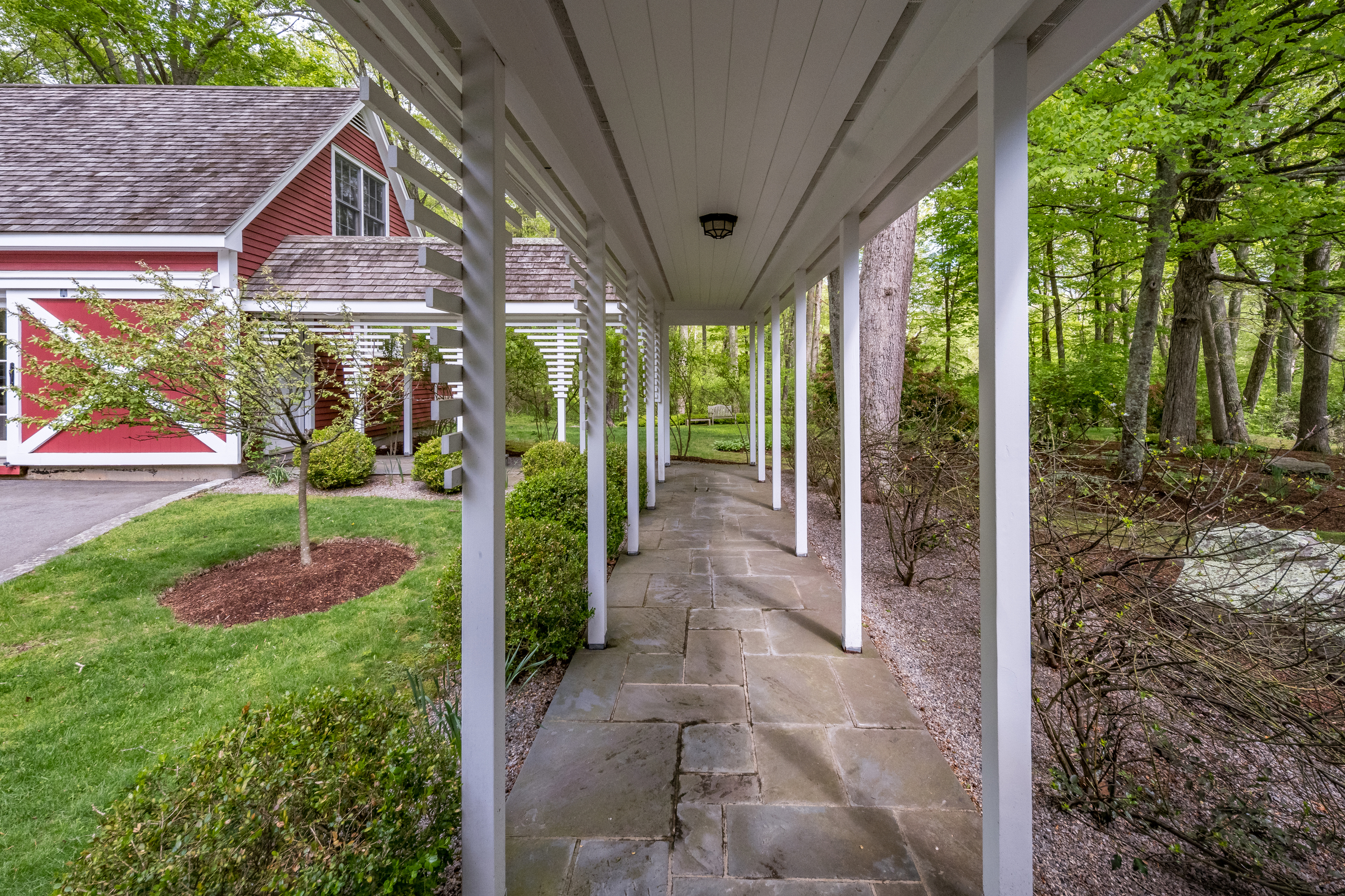  Stunning Custom Built Home on over 30 Acres of Bucolic Lane - 物件實景