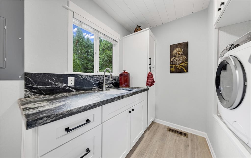 Lake Almanor Country Club, California, 96137, United States, 2 Bedrooms Bedrooms, ,2 BathroomsBathrooms,Residential,For Sale,1934247