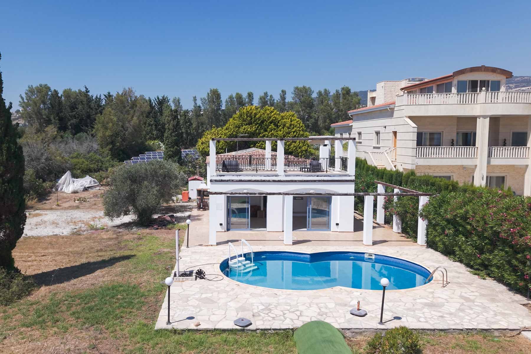  Seafront Plot with a Detached House for redevelopment in Sea Caves, Paphos - 物件實景