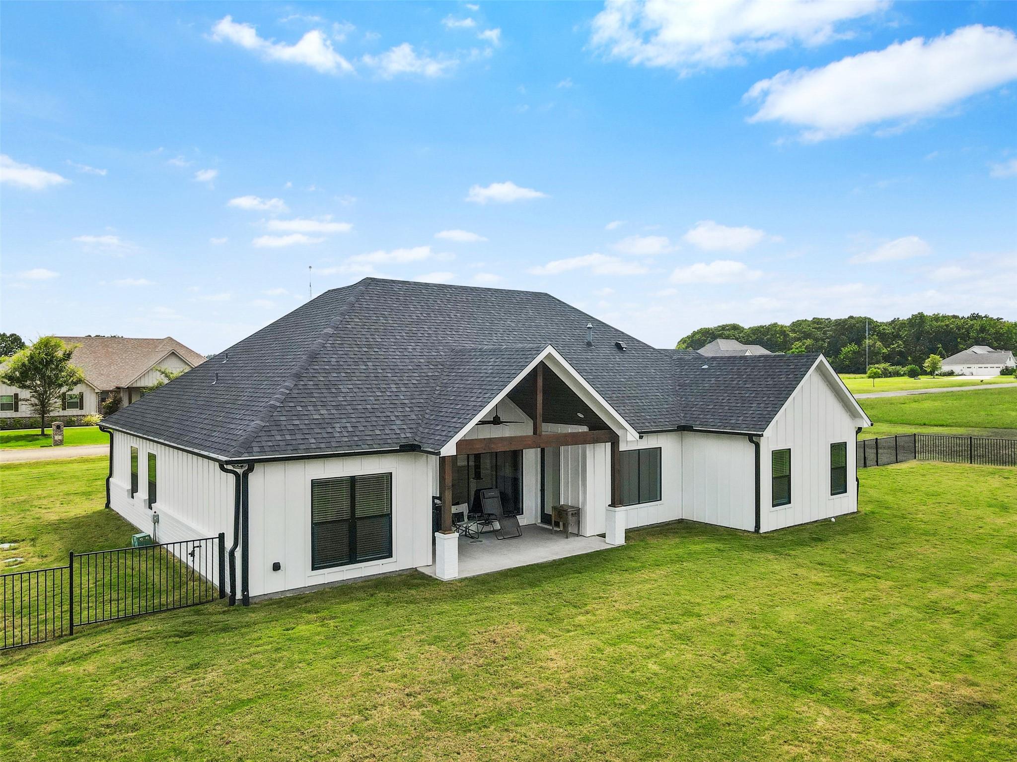 Sulphur Springs, Texas, 75482, United States, 3 Bedrooms Bedrooms, ,3 BathroomsBathrooms,Residential,For Sale,1915437