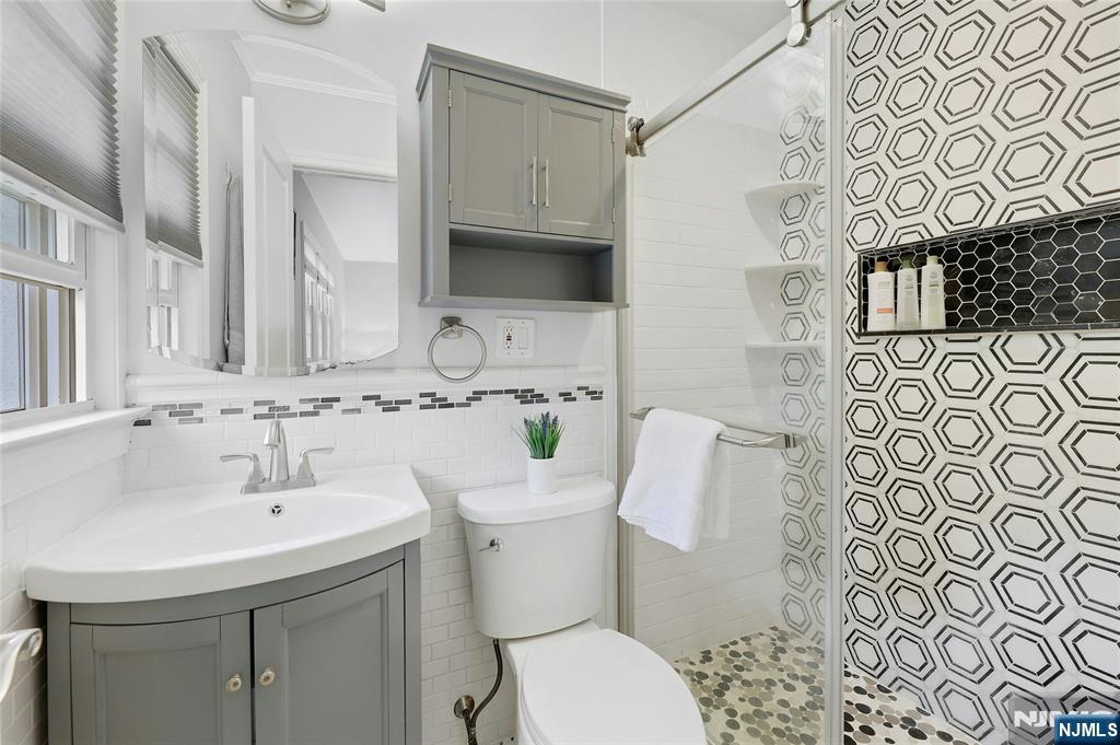 River Edge, New Jersey, 07661, United States, 4 Bedrooms Bedrooms, ,3 BathroomsBathrooms,Residential,For Sale,1988189