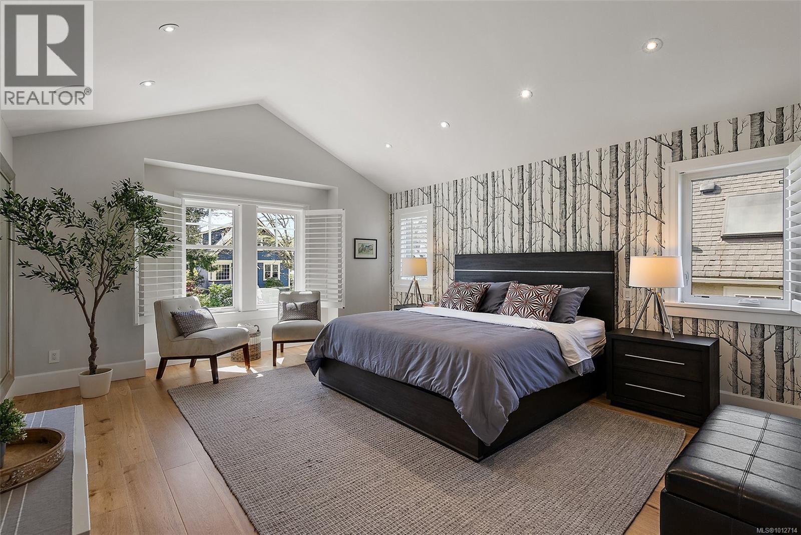 OAK BAY, British Columbia, V8S 2W2, CA, 3 Bedrooms Bedrooms, ,3 BathroomsBathrooms,Residential,For Sale,1949531