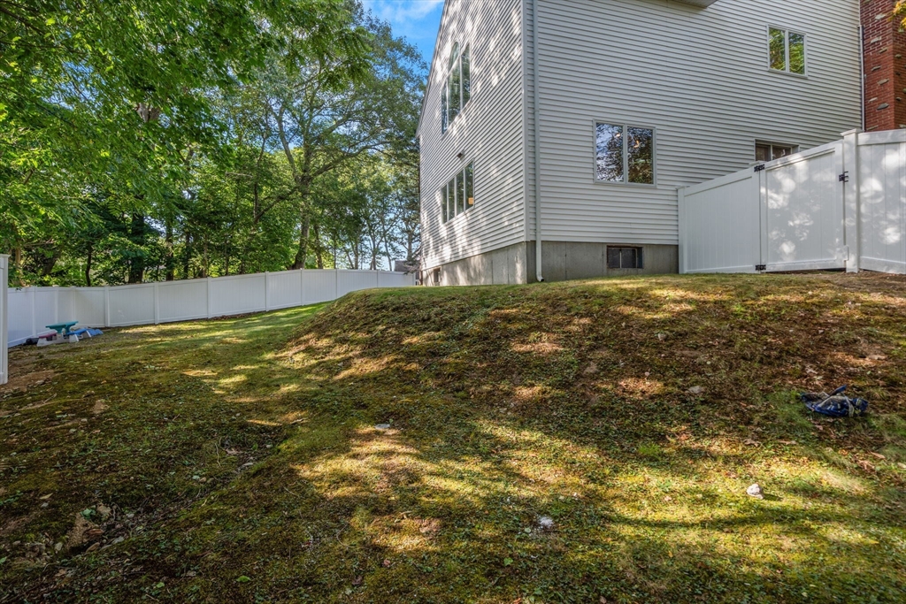 Newton, Massachusetts, 02459, United States, 5 Bedrooms Bedrooms, ,4 BathroomsBathrooms,Residential,For Sale,1939309