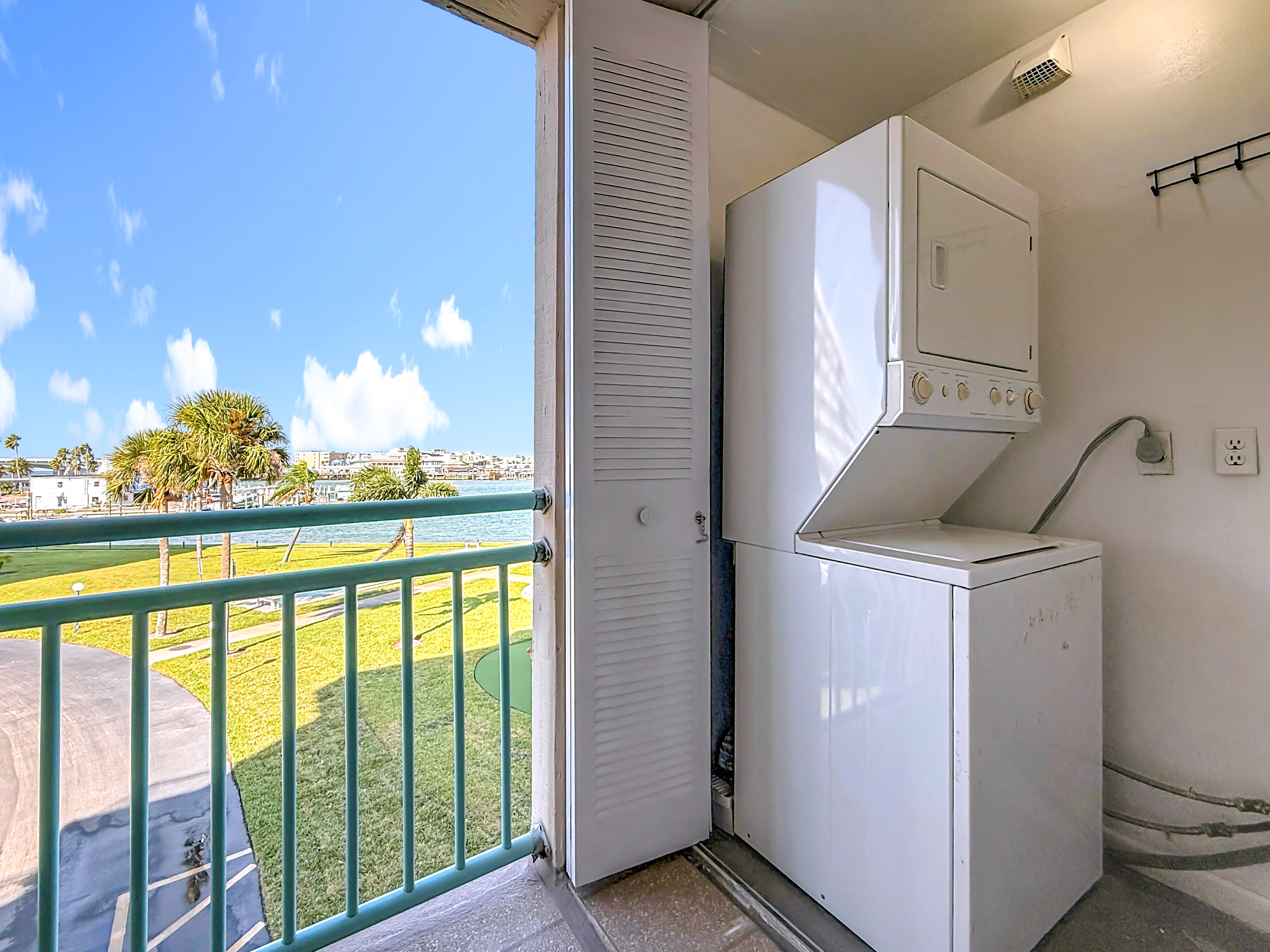 Treasure Island, Florida, 33706, United States, 3 Bedrooms Bedrooms, ,3 BathroomsBathrooms,Residential,For Sale,1983307