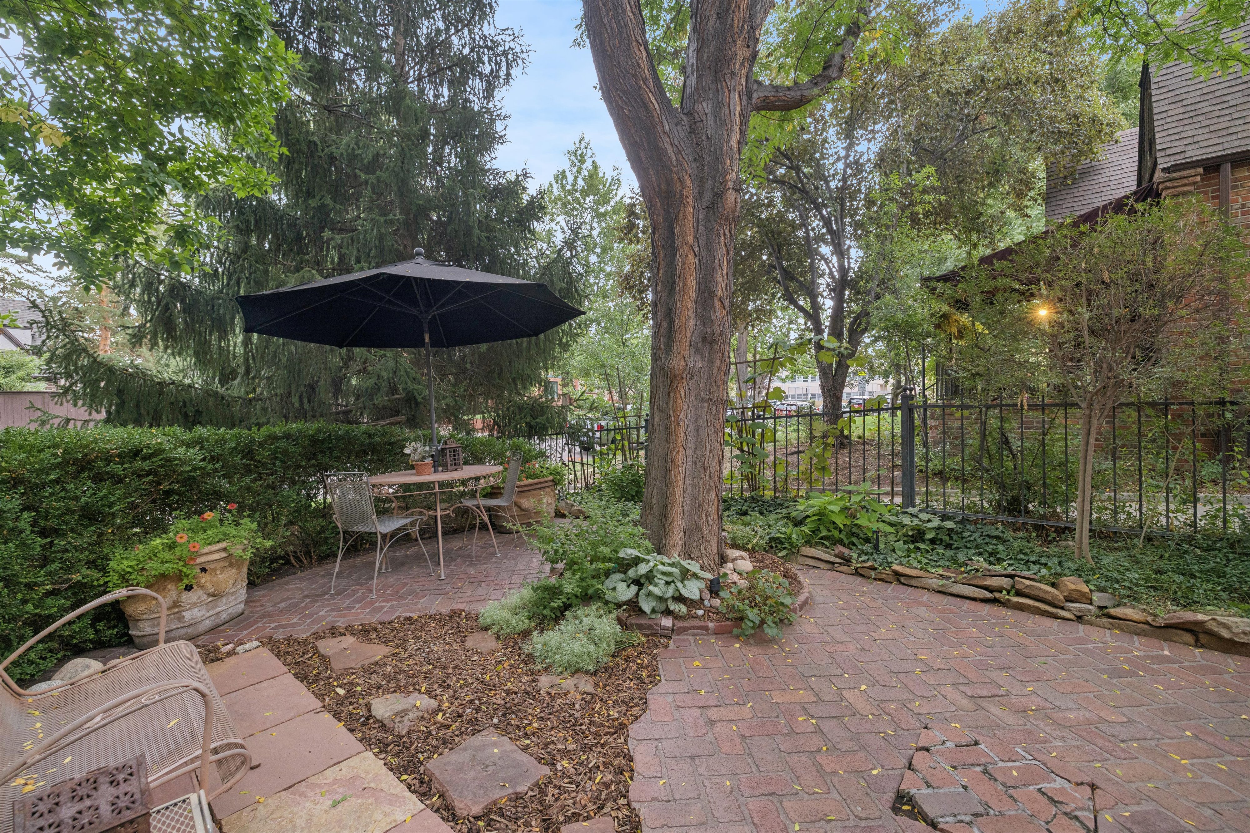  Rare Private Park Lot Near Cherry Creek with Sunroom Viking Kitchen & Spa Suite - 物件實景