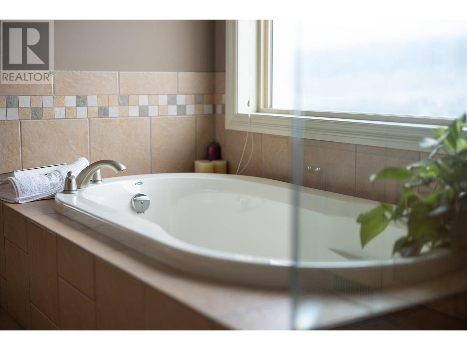 COLDSTREAM, British Columbia, V1B 3E8, CA, 3 Bedrooms Bedrooms, ,2 BathroomsBathrooms,Residential,For Sale,1837127