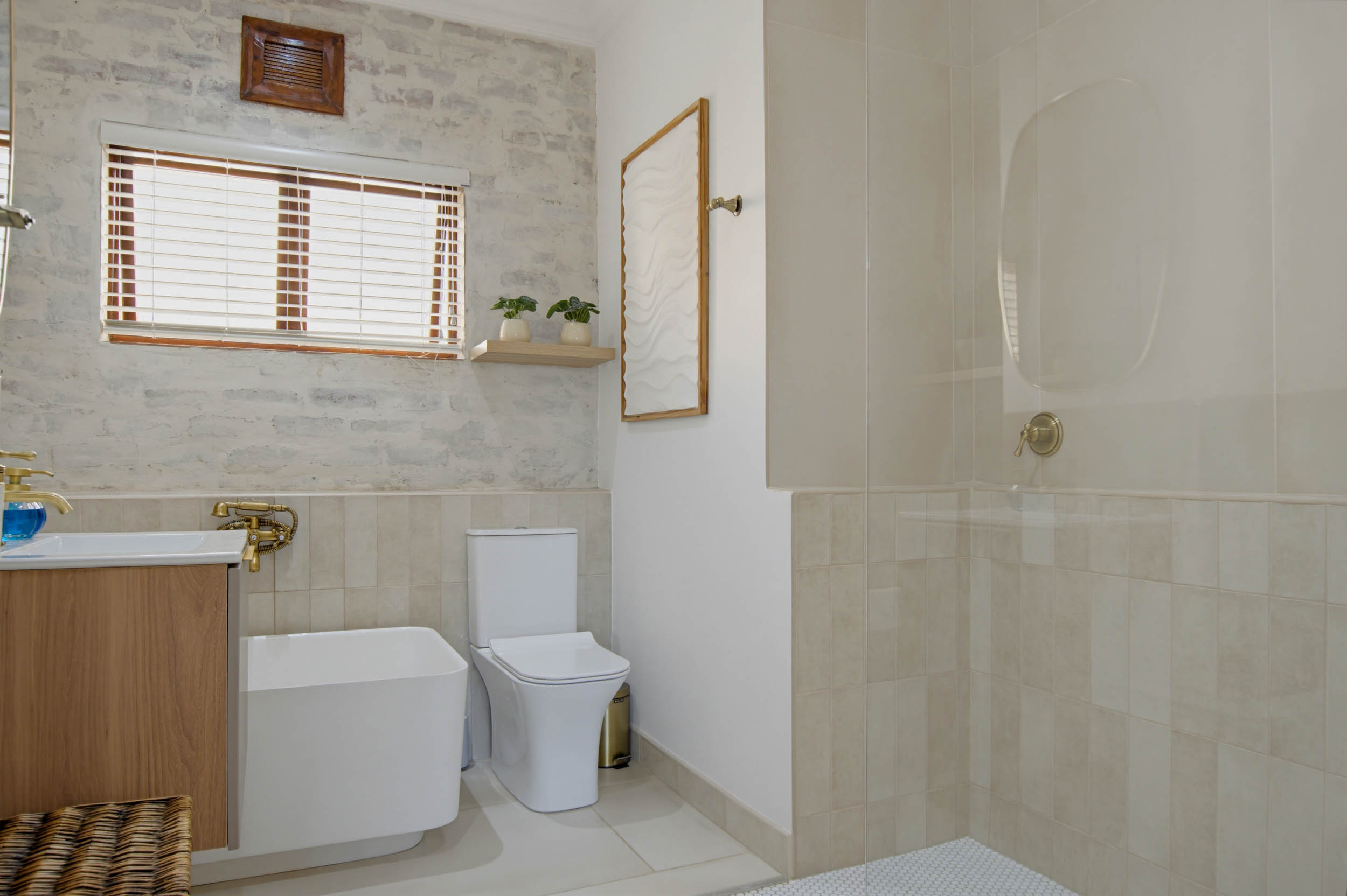  Fully Renovated Coastal Residence with Guest Flatlet and Sea Views in Salt Rock - 物件實景