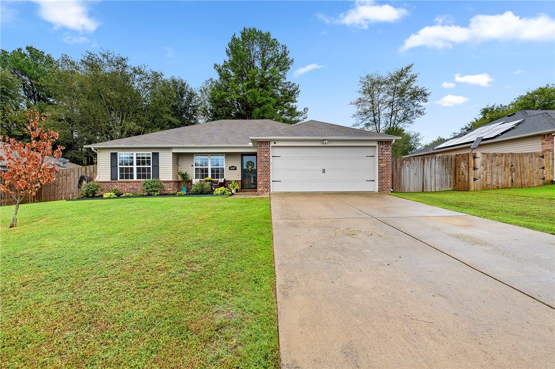 Vanleer Ave, Springdale, AR 72764