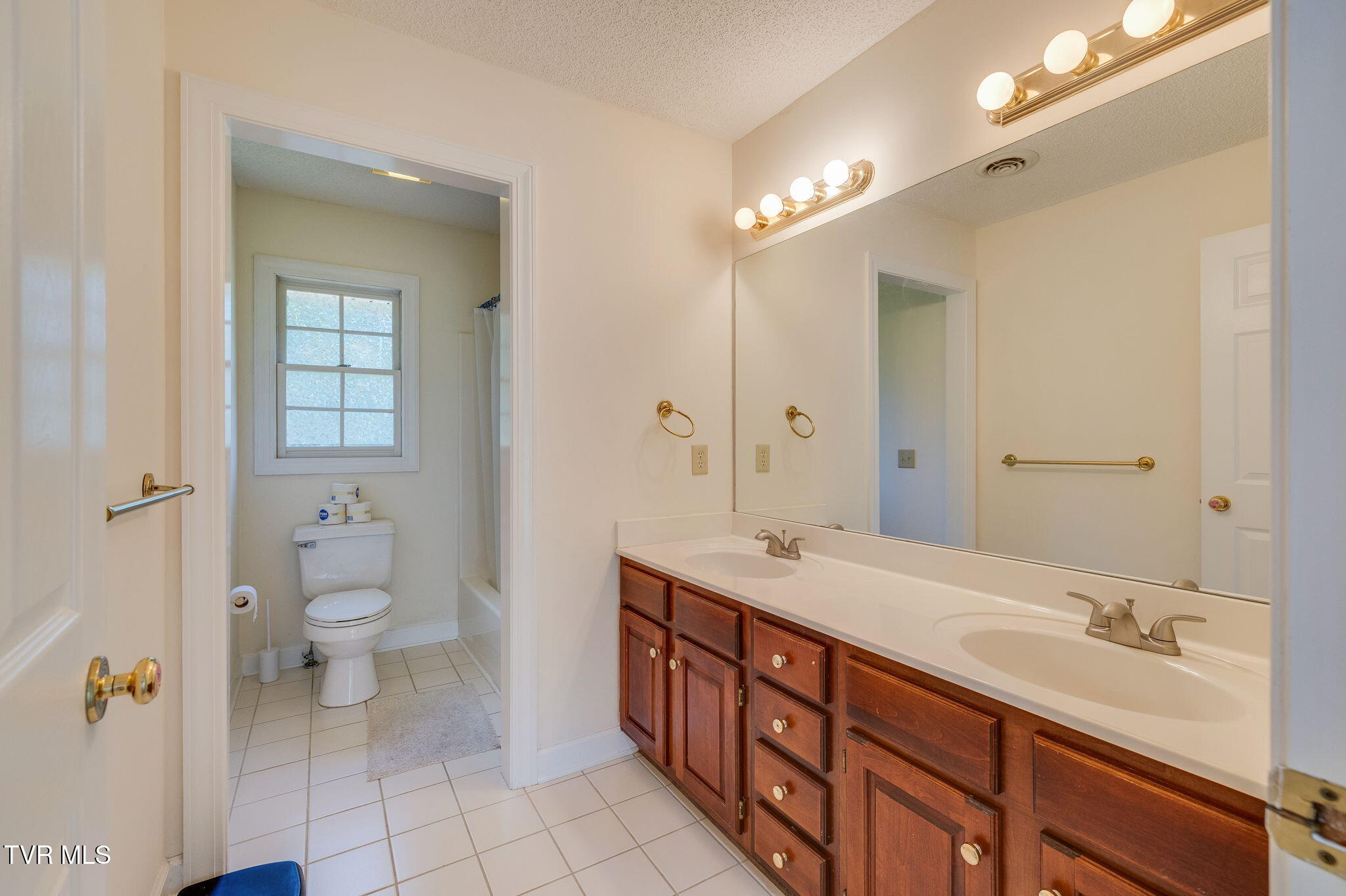 Johnson City, Tennessee, 37604, United States, 4 Bedrooms Bedrooms, ,4 BathroomsBathrooms,Residential,For Sale,1944791