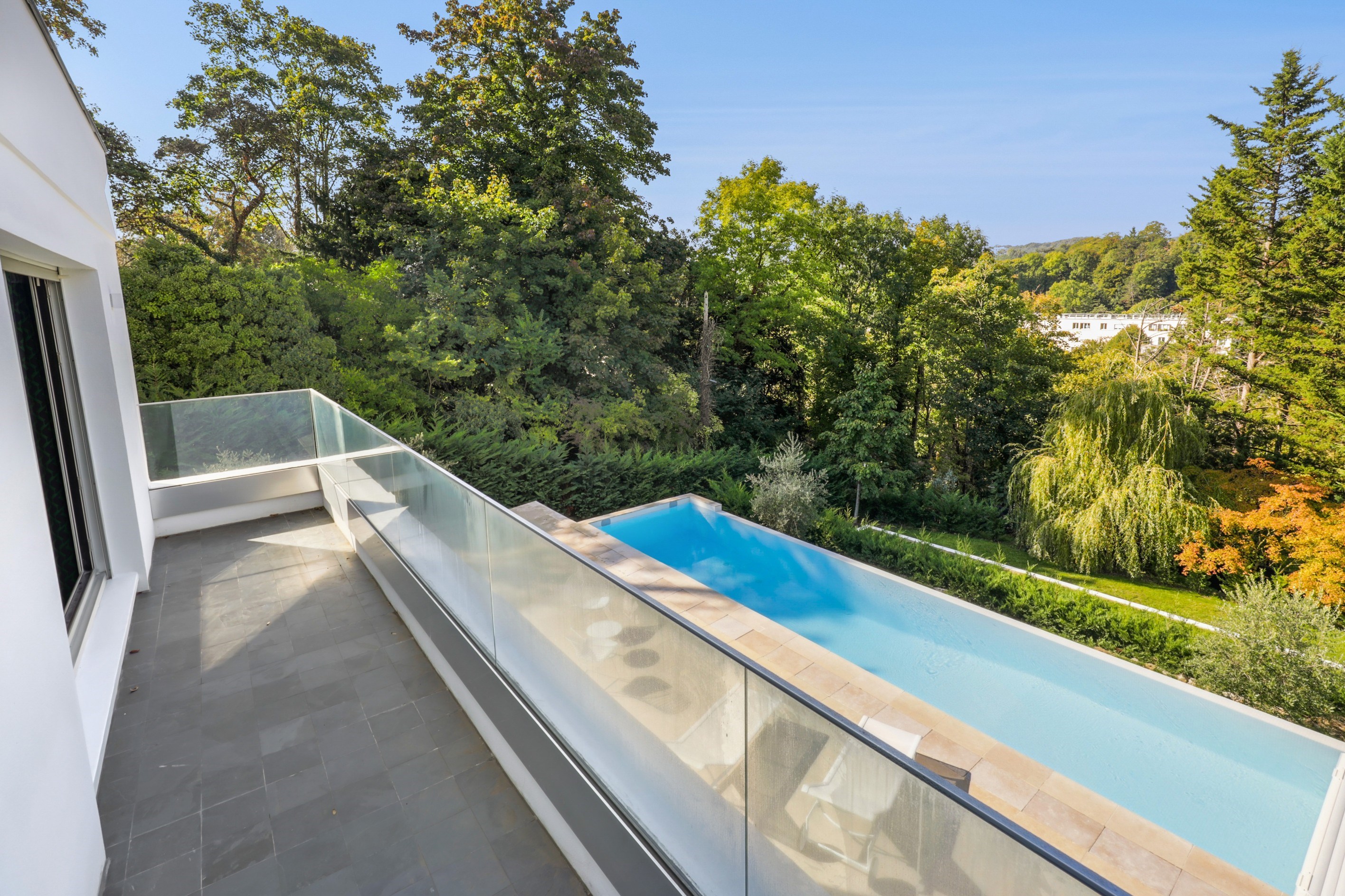  Bougival Town Centre – Contemporary Family Home with Infinity Pool, Expansive T… - 物件實景