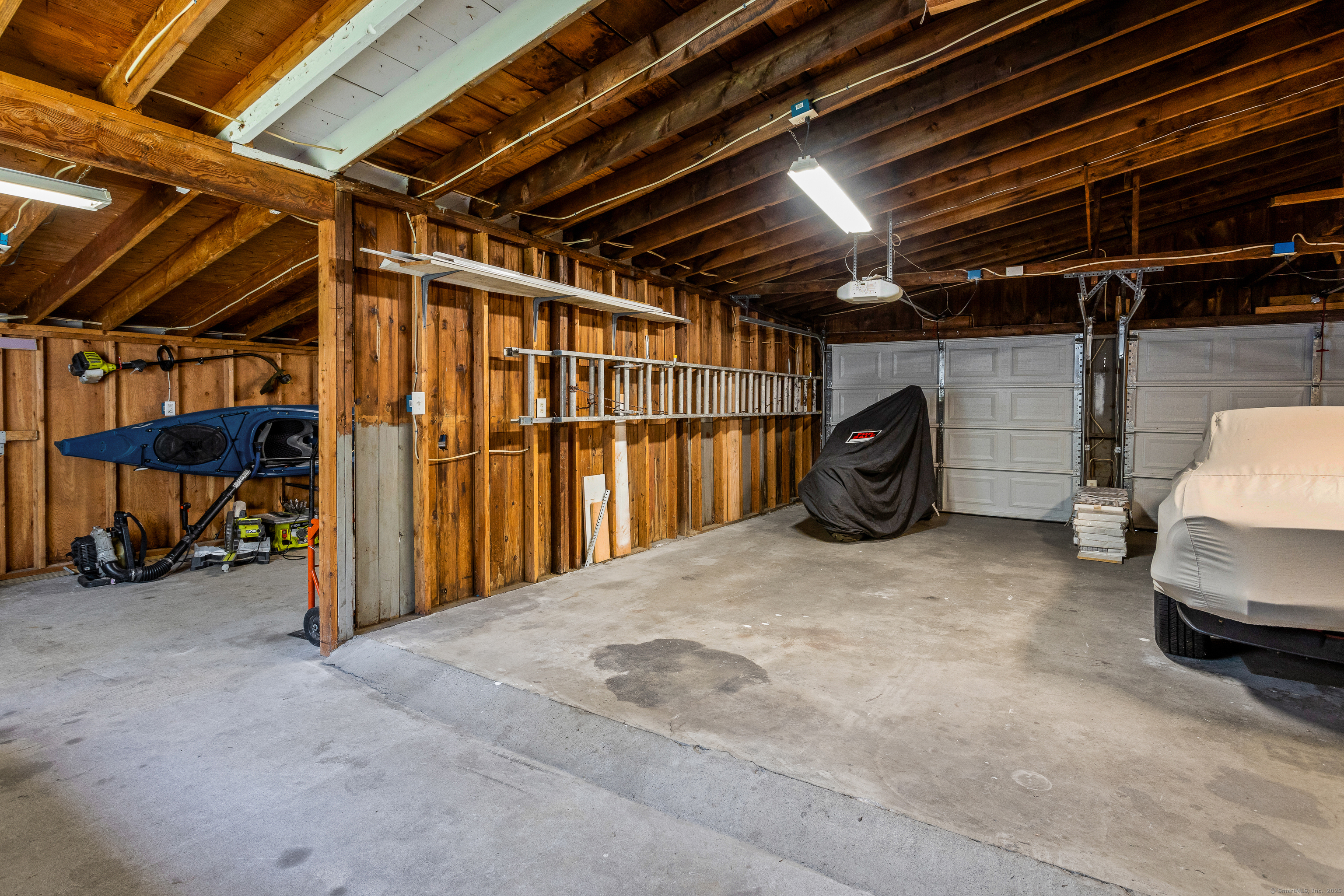 Brookfield, Connecticut, 06804, United States, 3 Bedrooms Bedrooms, ,2 BathroomsBathrooms,Residential,For Sale,1934306