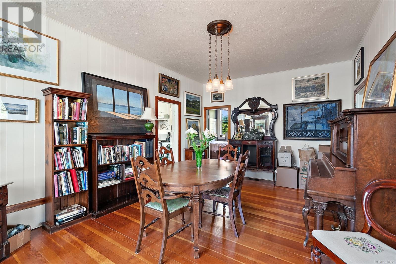 VICTORIA, British Columbia, V8V 2H6, CA, 3 Bedrooms Bedrooms, ,2 BathroomsBathrooms,Residential,For Sale,1906756