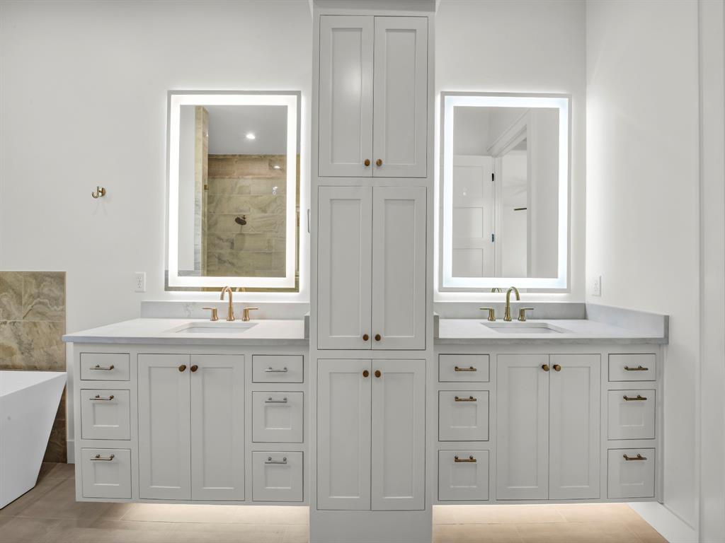 Weatherford, Texas, 76087, United States, 4 Bedrooms Bedrooms, ,4 BathroomsBathrooms,Residential,For Sale,1981455