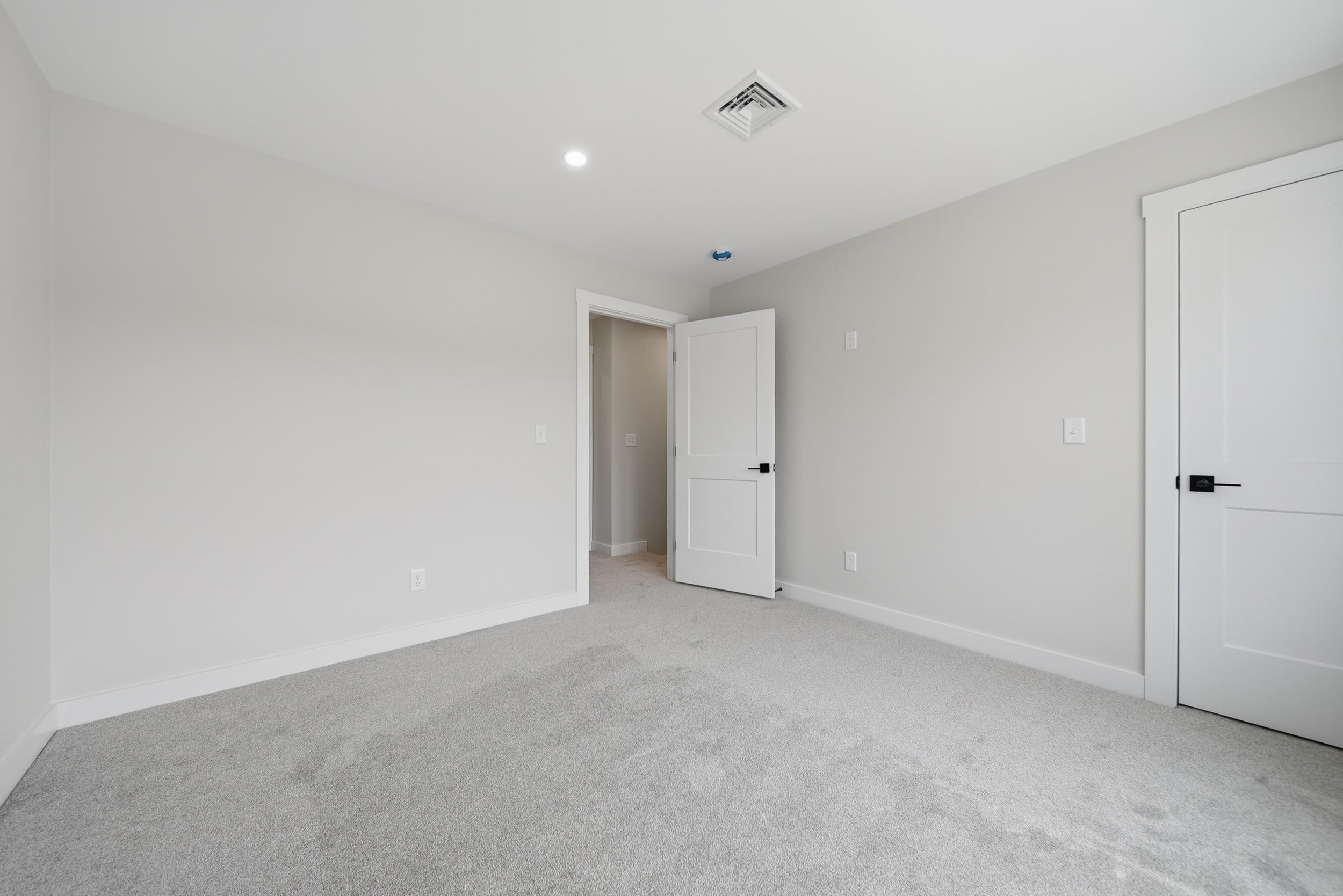  24 Munroe Street, Units 1&2, Franklin, NH, 03235 - 物件實景
