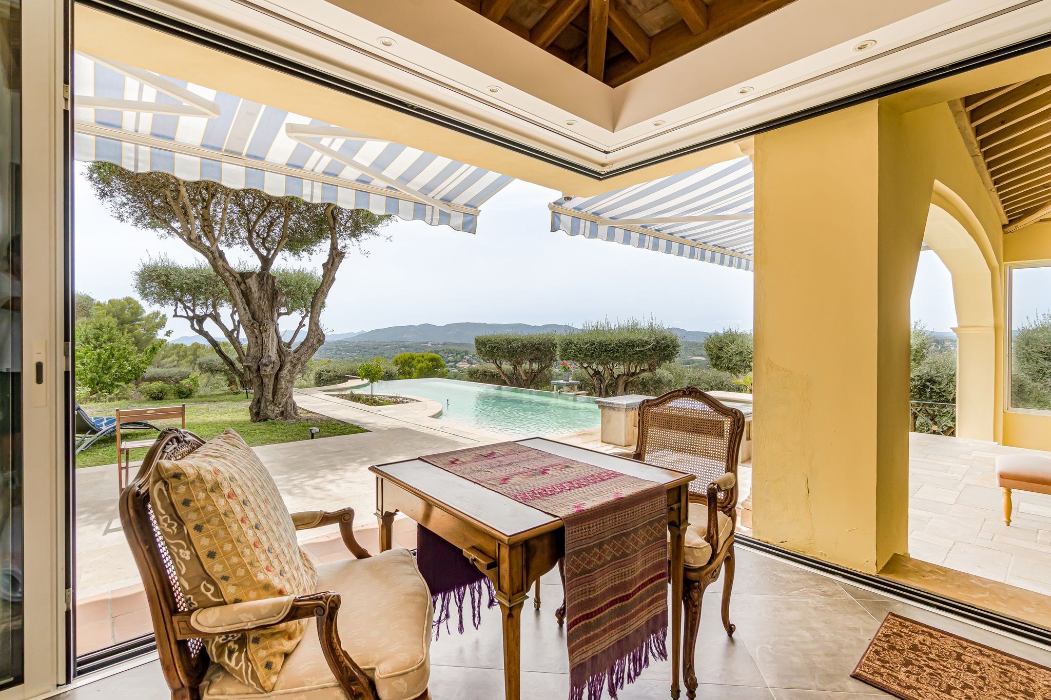  Property in a quiet area with Sea Views, an Infinity Pool and a Guest House - 物件實景