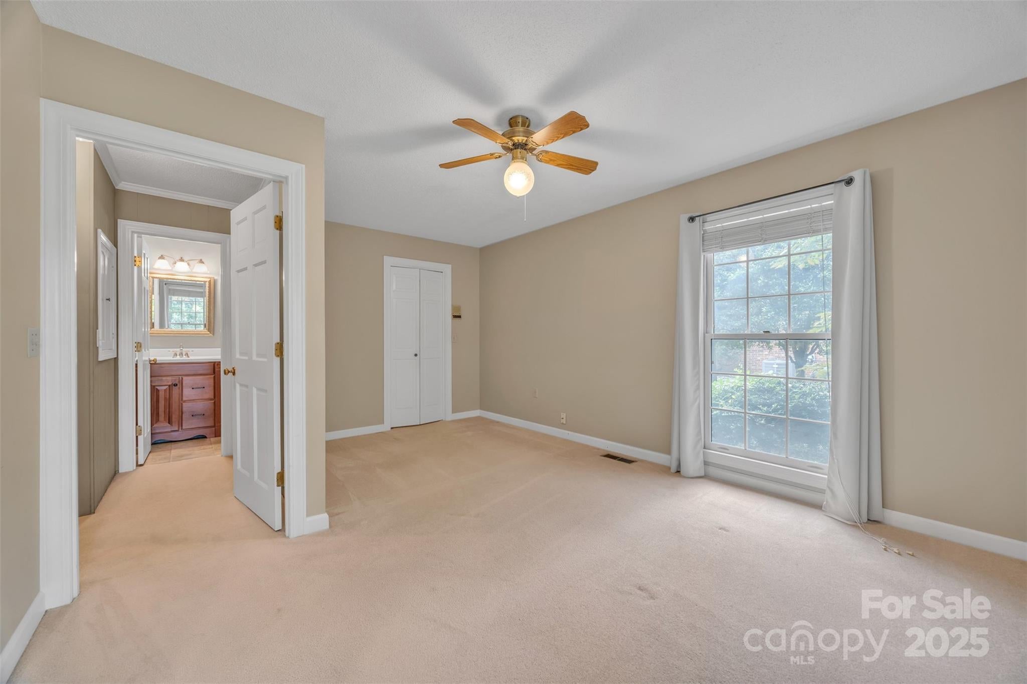 Hickory, North Carolina, 28601, United States, 5 Bedrooms Bedrooms, ,5 BathroomsBathrooms,Residential,For Sale,1941000