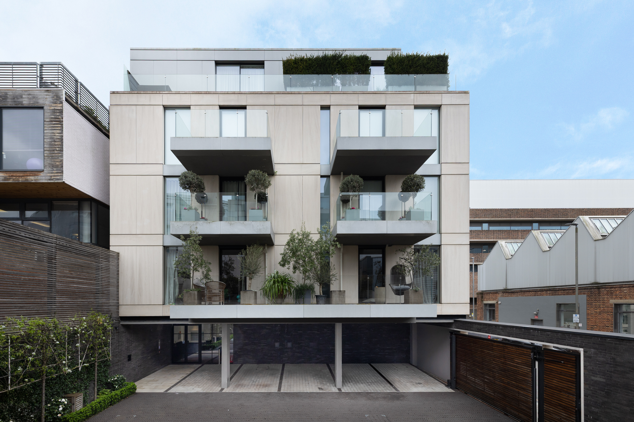  A Design-Led Penthouse with Wraparound Terraces - 物件實景