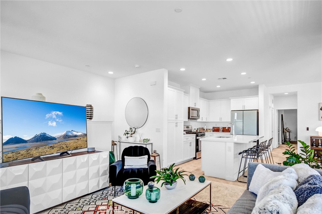 Ontario, California, 91761, United States, 2 Bedrooms Bedrooms, ,2 BathroomsBathrooms,Residential,For Sale,1983803