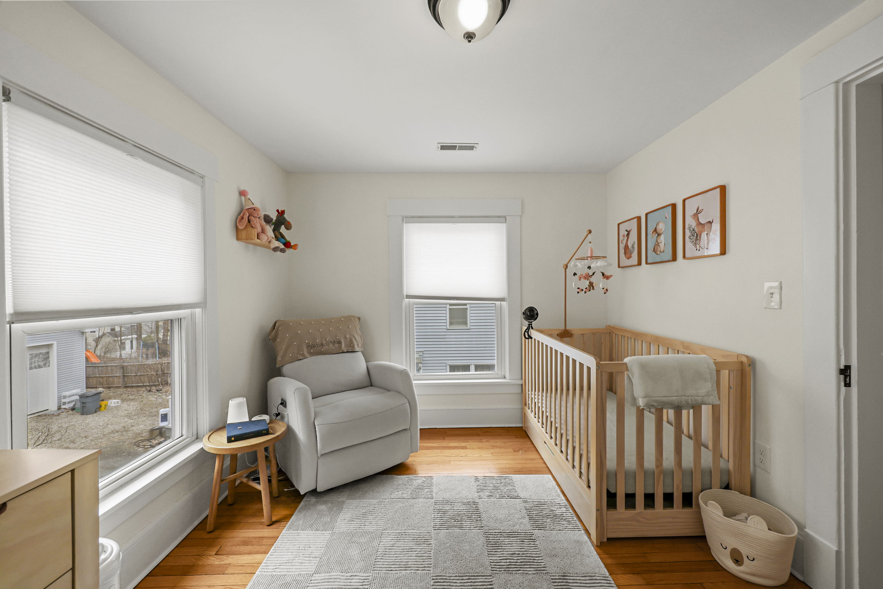  Sunlit, Well-Kept Home with Easy Flow and Quiet Setting - 物件實景