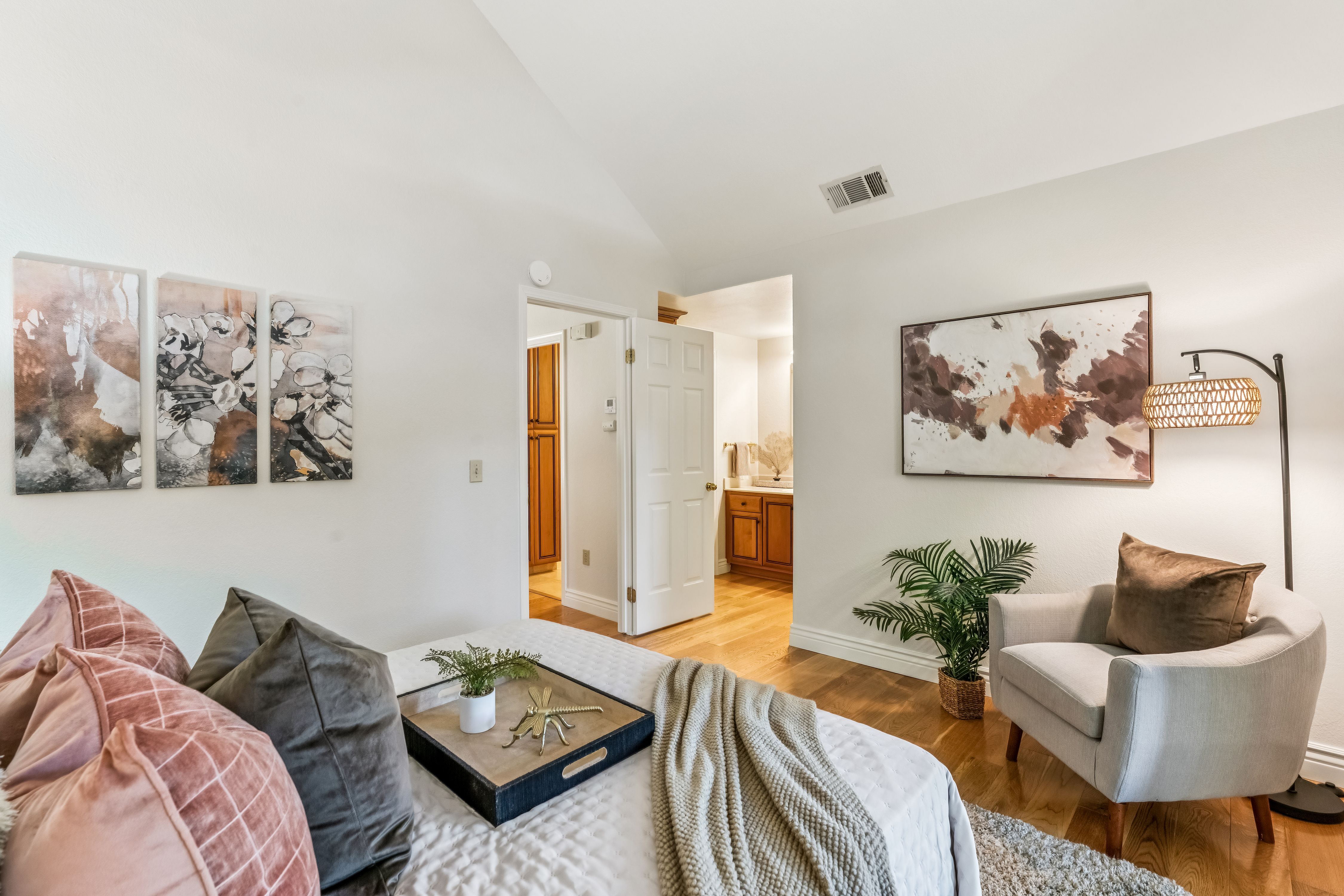  Private, Updated Townhome Surrounded by Majestic Trees - 物件實景