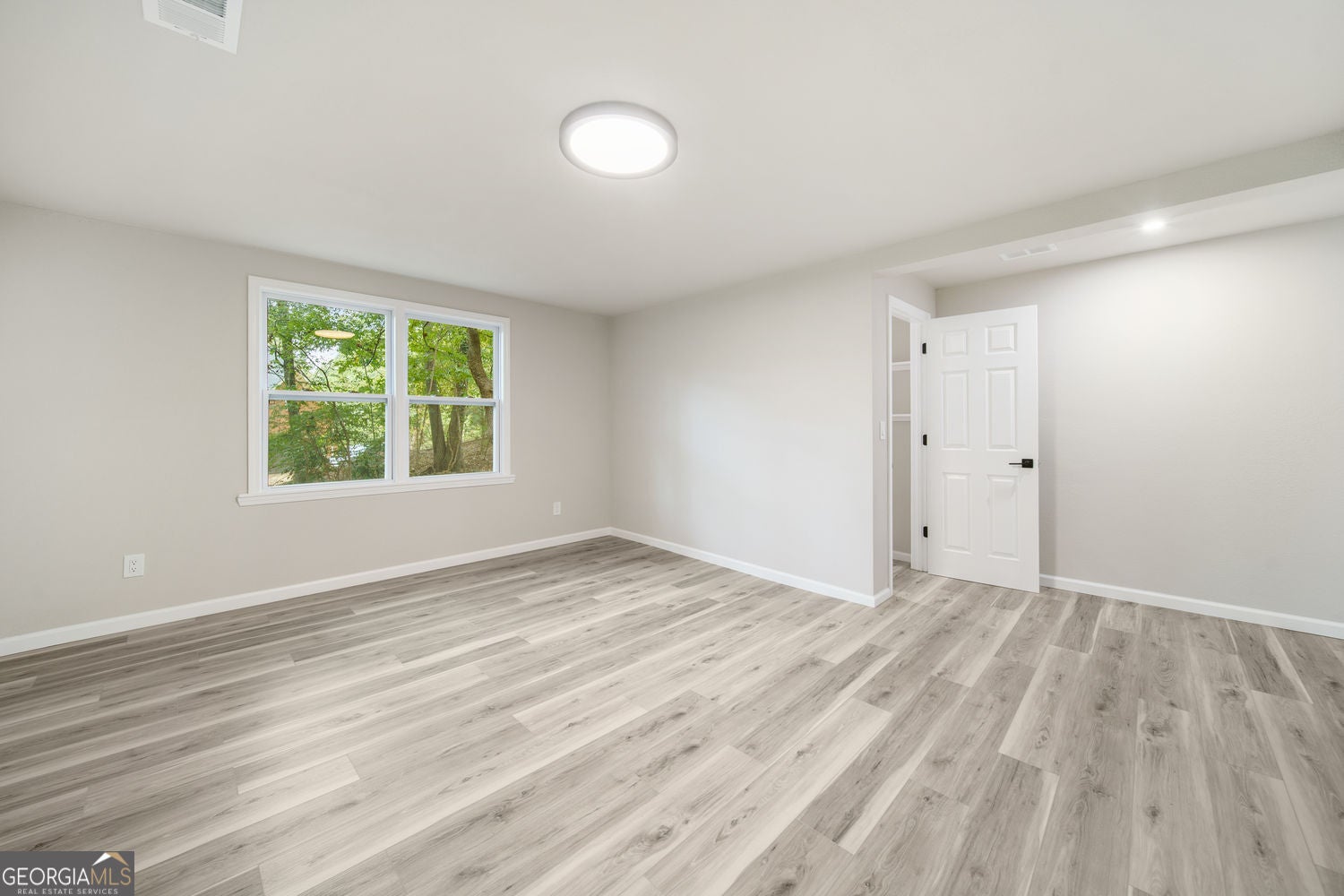 Atlanta, Georgia, 30350, United States, 8 Bedrooms Bedrooms, ,6 BathroomsBathrooms,Residential,For Sale,1992514