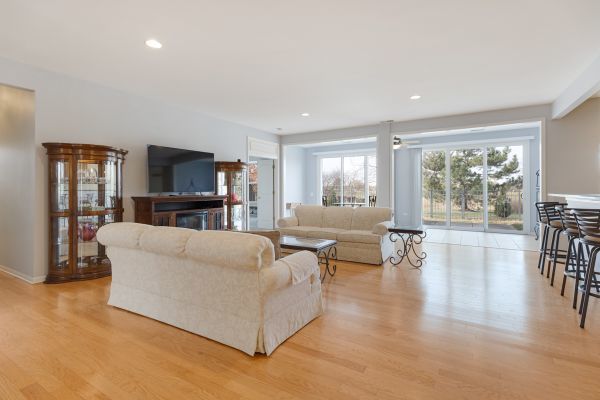 Huntley, Illinois, 60142, United States, 2 Bedrooms Bedrooms, ,2 BathroomsBathrooms,Residential,For Sale,1989906