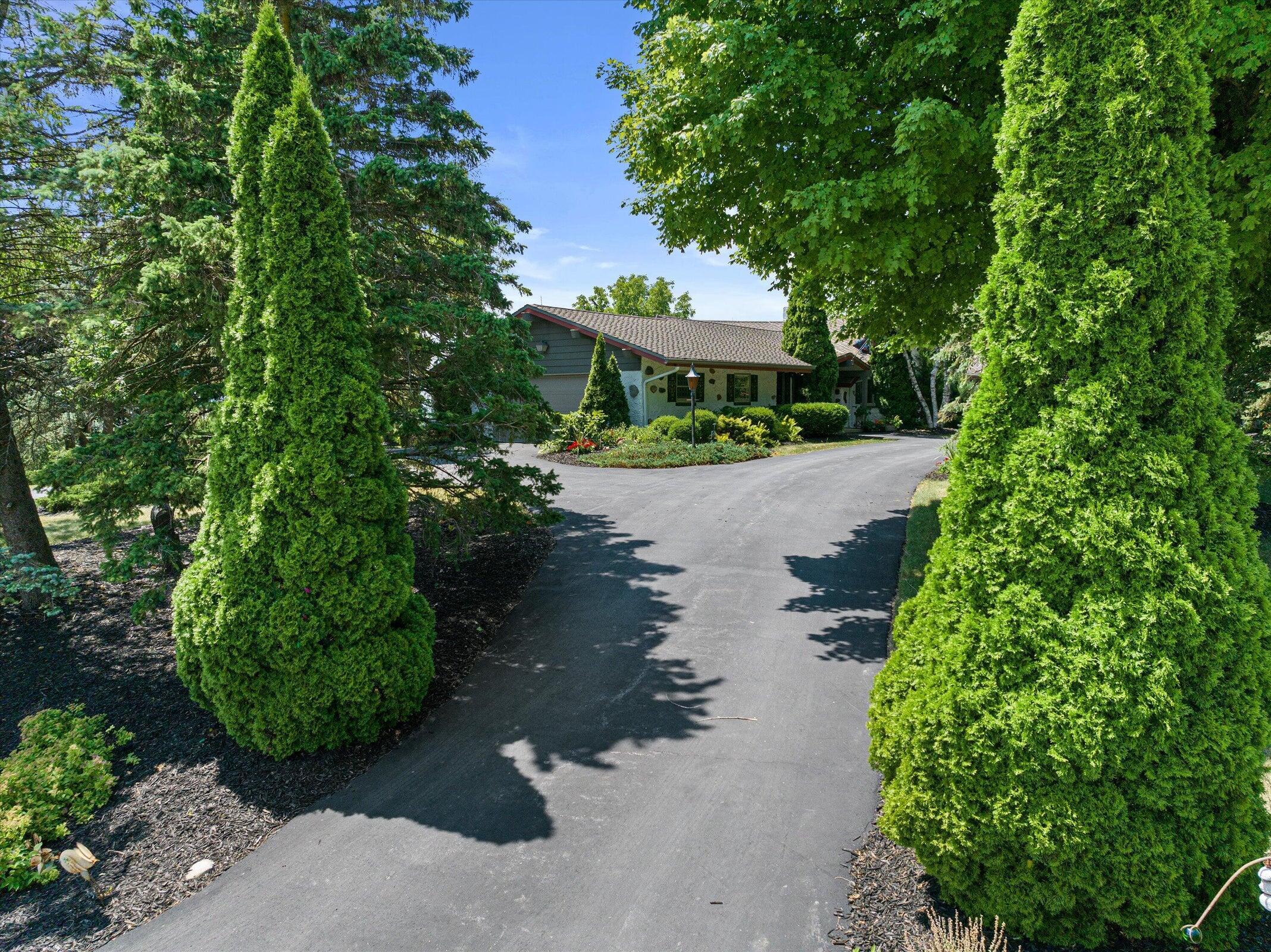Menomonee Falls, Wisconsin, 53051, United States, 4 Bedrooms Bedrooms, ,4 BathroomsBathrooms,Residential,For Sale,1794328