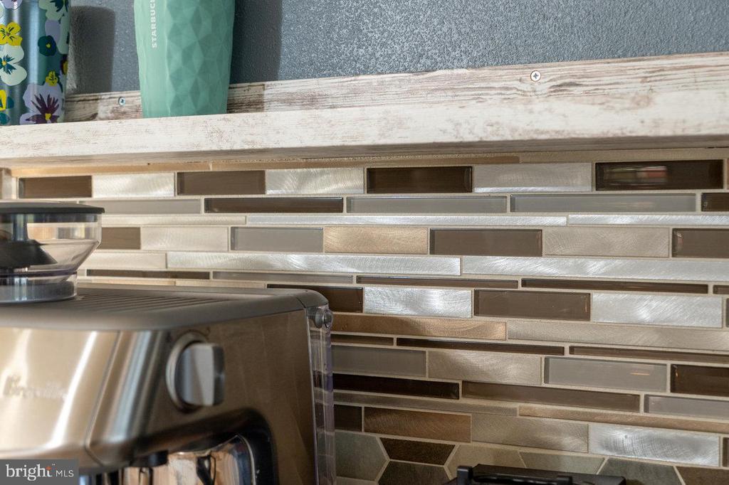 Gore, Virginia, 22637, United States, 4 Bedrooms Bedrooms, ,3 BathroomsBathrooms,Residential,For Sale,1949444