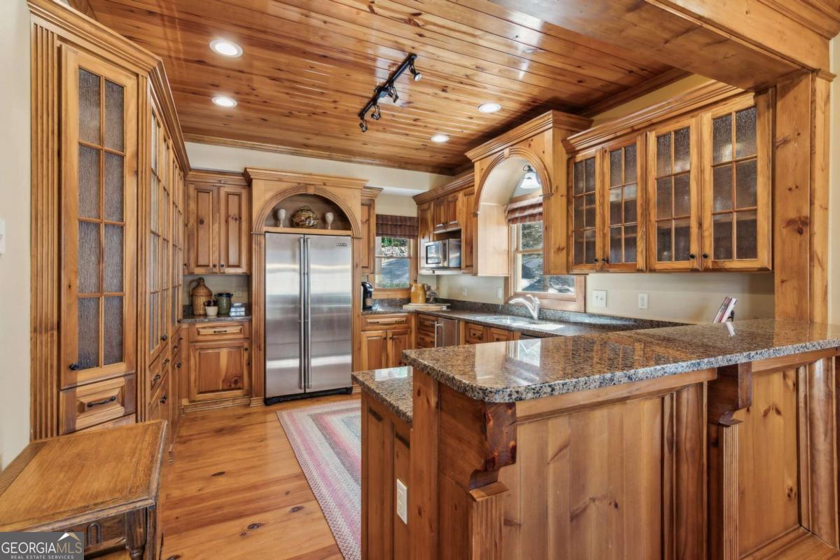Ellijay, Georgia, 30536, United States, 5 Bedrooms Bedrooms, ,4 BathroomsBathrooms,Residential,For Sale,1880037