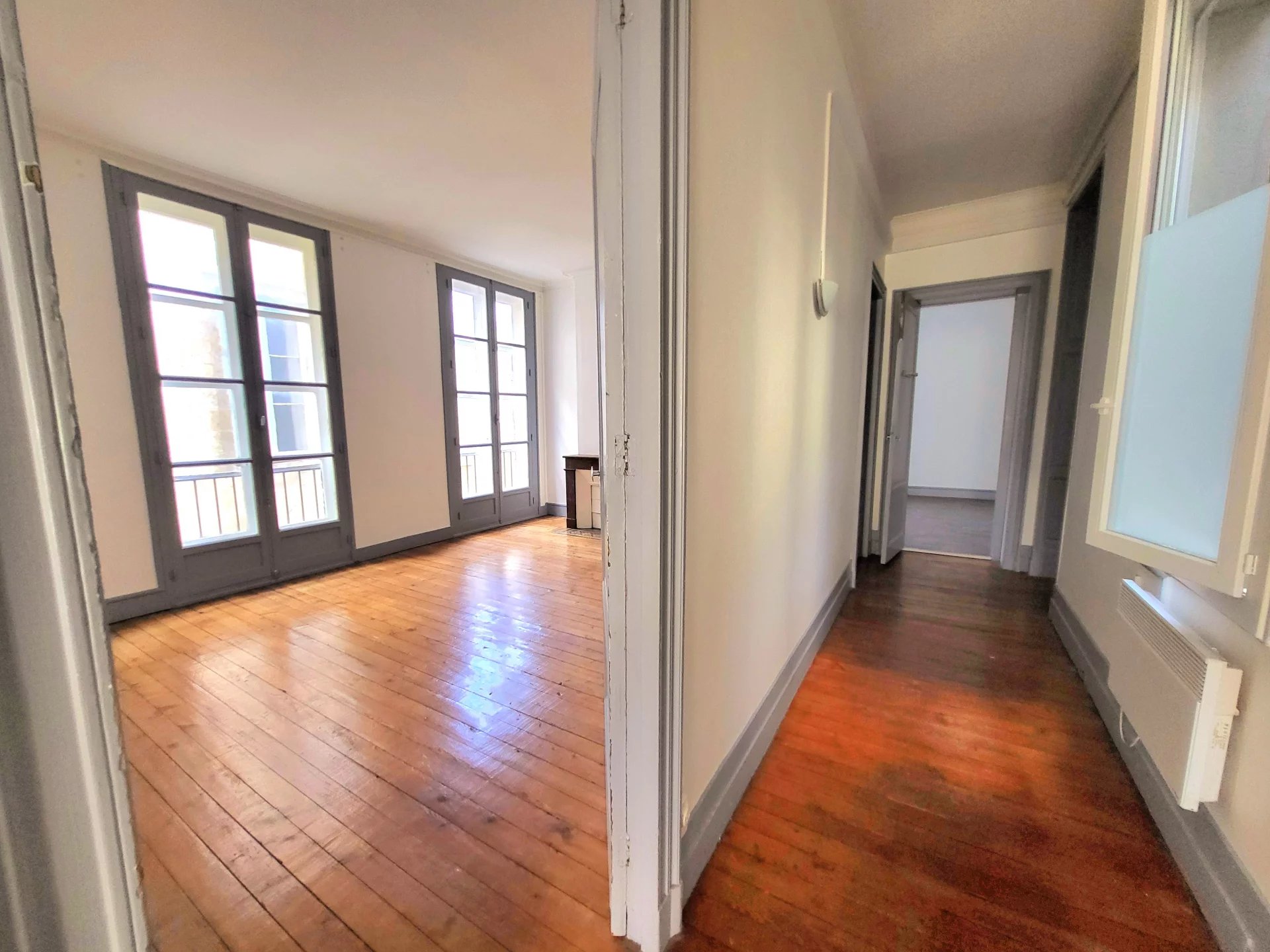 Bordeaux, New Aquitaine, 33000, FR, 3 Bedrooms Bedrooms, ,1 BathroomBathrooms,Residential,For Sale,1785697