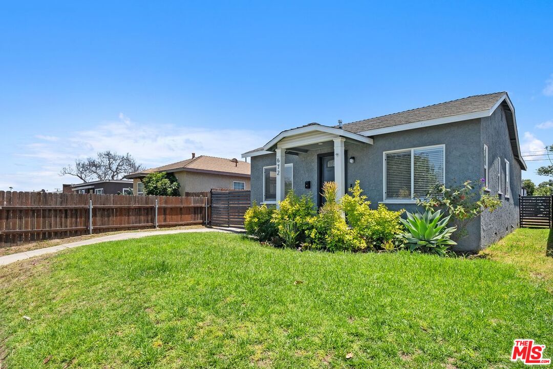 Los Angeles, California, 90059, United States, 2 Bedrooms Bedrooms, ,1 BathroomBathrooms,Residential,For Sale,1847289