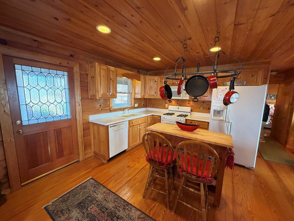 Ellijay, Georgia, 30536, United States, 3 Bedrooms Bedrooms, ,3 BathroomsBathrooms,Residential,For Sale,2009787