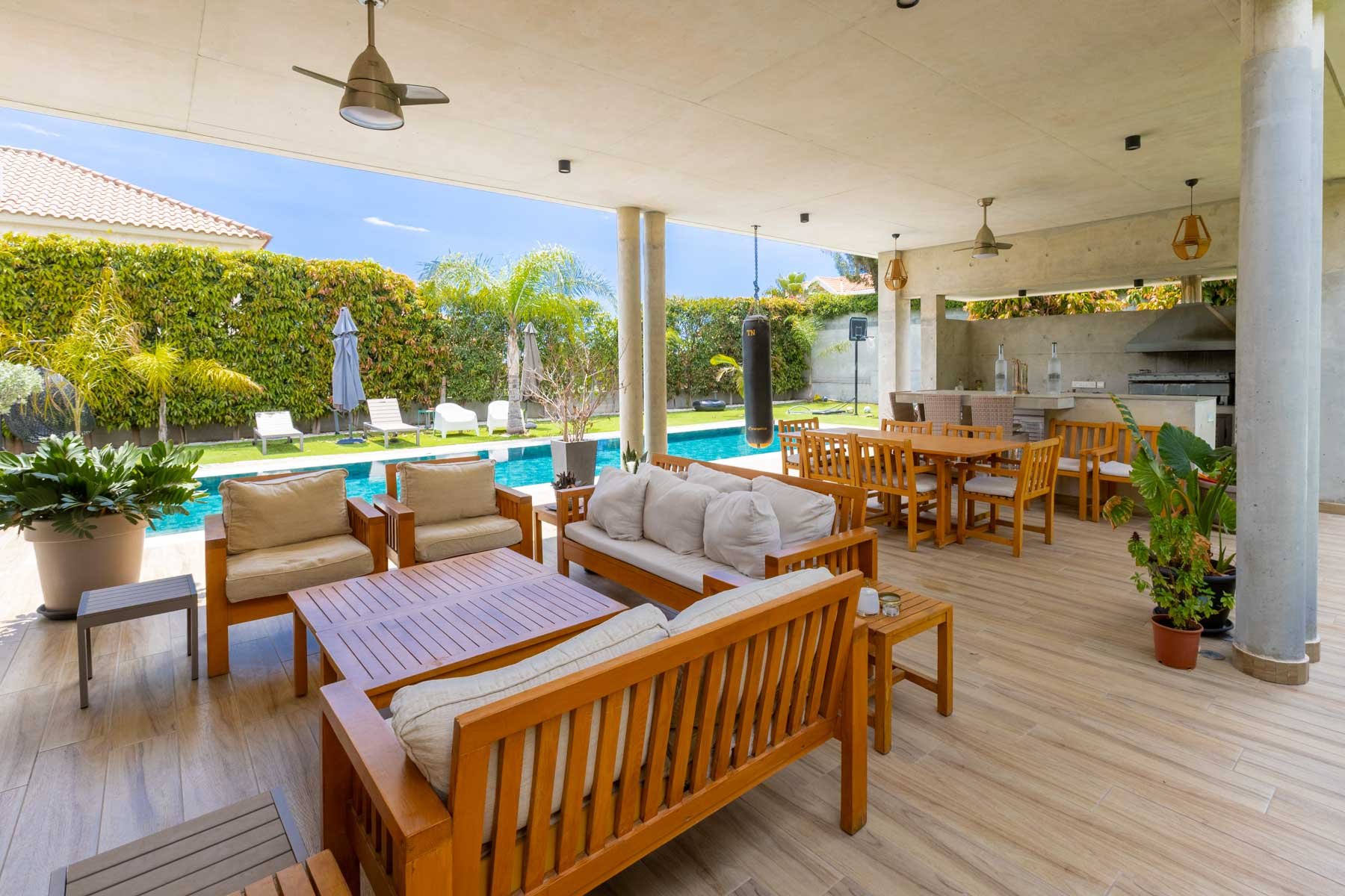  Contemporary 4-Bedroom Villa with Private Pool in Agios Athanasios, Limassol - 物件實景