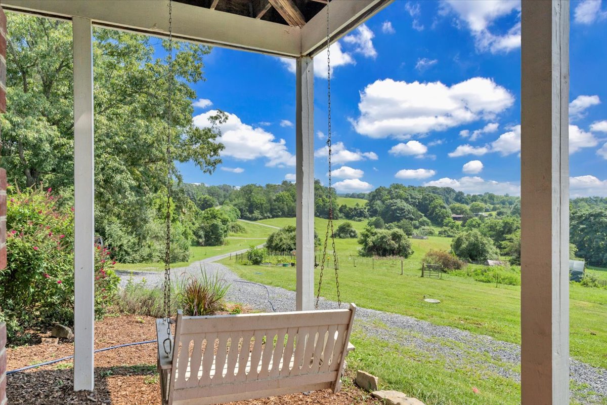 Buchanan, Virginia, 24066, United States, 5 Bedrooms Bedrooms, ,4 BathroomsBathrooms,Residential,For Sale,1900741