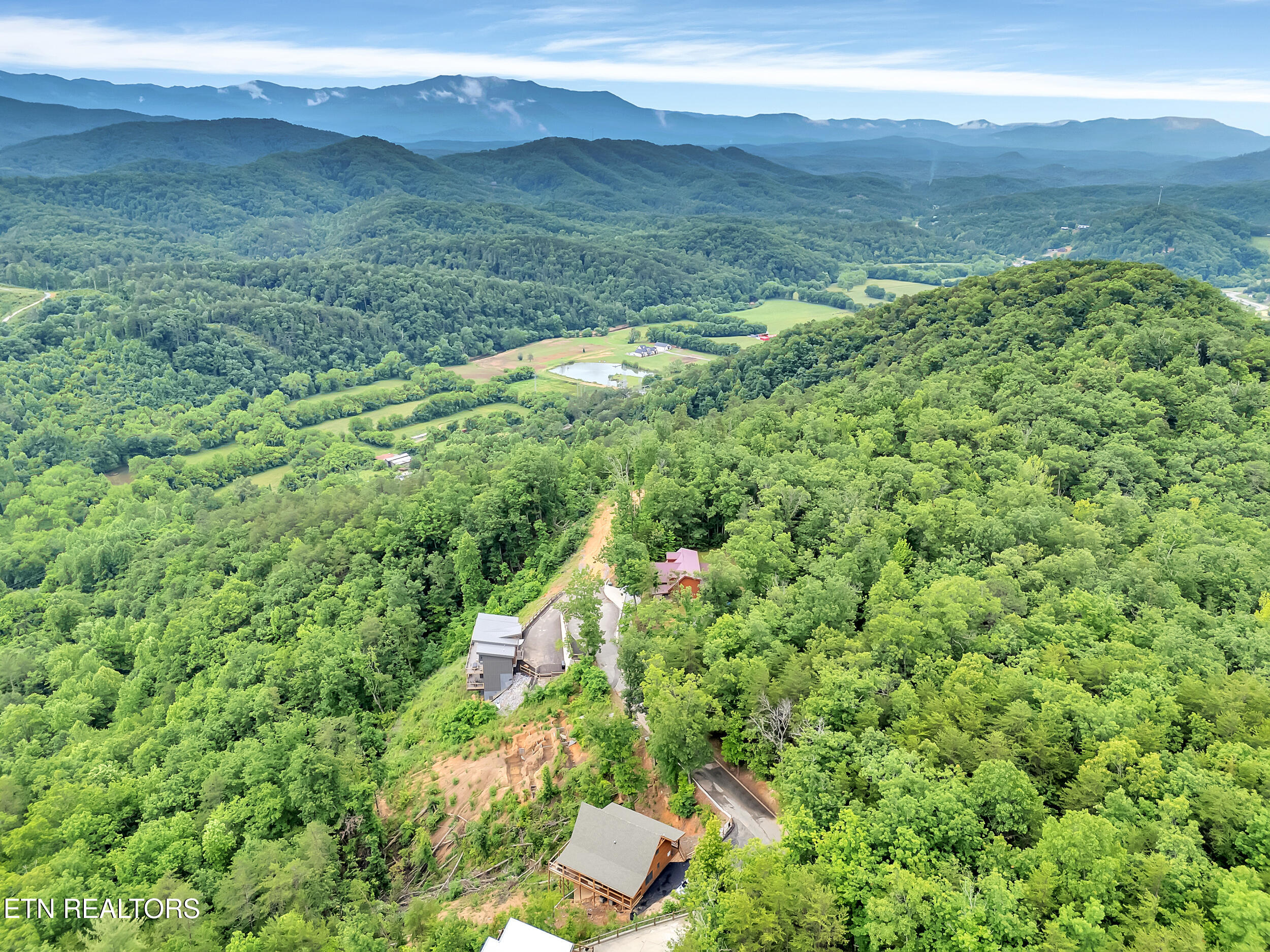 Sevierville, Tennessee, 37876, United States, 3 Bedrooms Bedrooms, ,4 BathroomsBathrooms,Residential,For Sale,1938196
