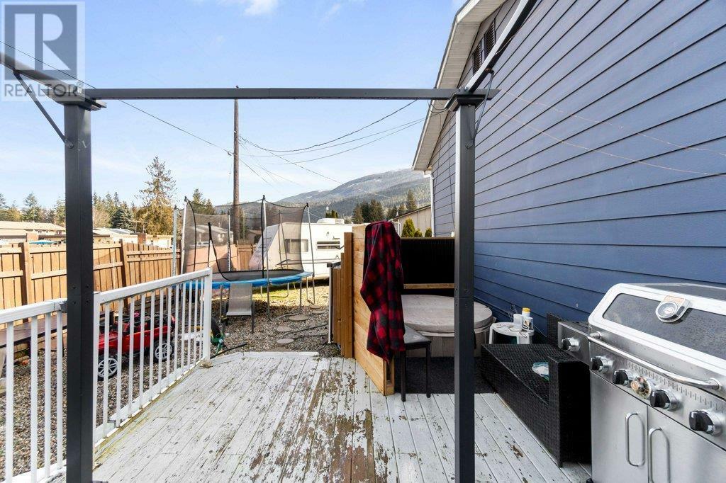 SICAMOUS, British Columbia, V0E 2V0, CA, 4 Bedrooms Bedrooms, ,2 BathroomsBathrooms,Residential,For Sale,1838473