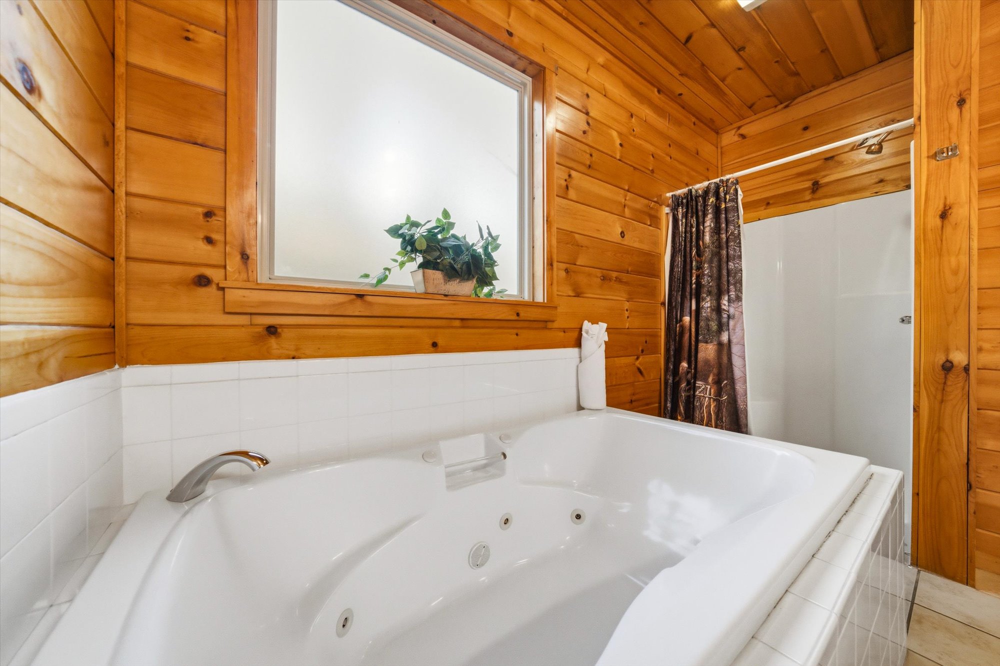Sevierville, Tennessee, 37876-3406, United States, 3 Bedrooms Bedrooms, ,5 BathroomsBathrooms,Residential,For Sale,2048789