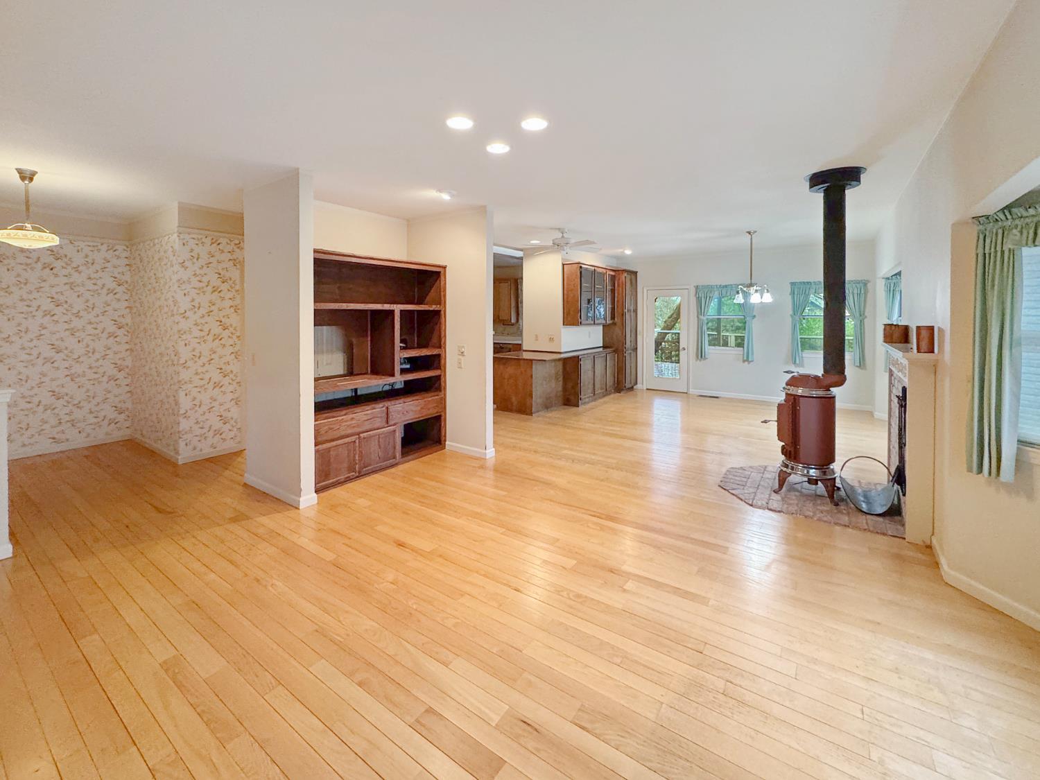 Auburn, California, 95603, United States, 4 Bedrooms Bedrooms, ,3 BathroomsBathrooms,Residential,For Sale,1988591