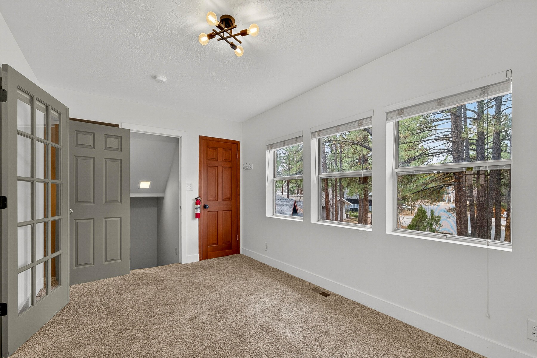  530 N Charles Road ¦Flagstaff, AZ - 物件實景