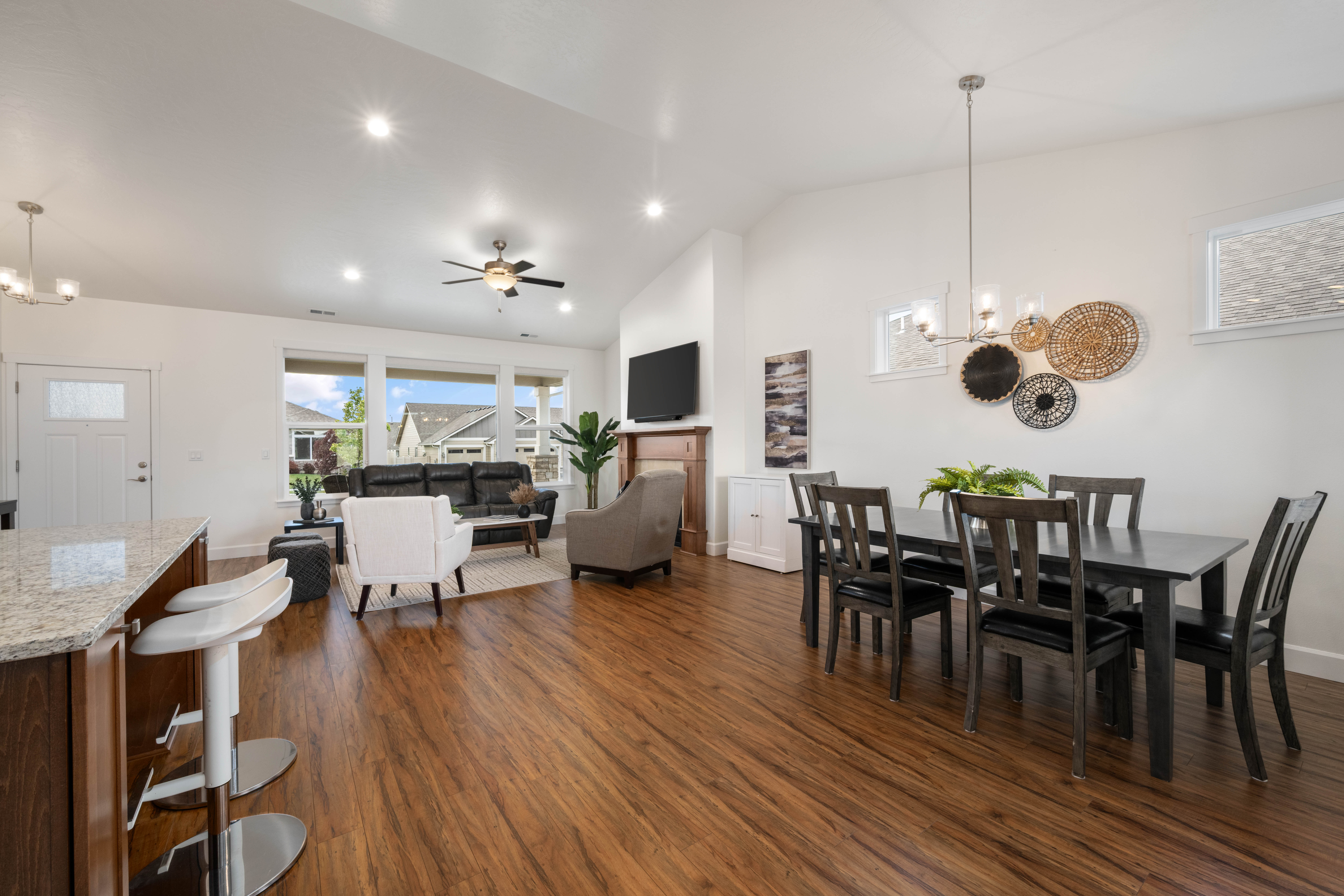  55+ Low Maintenance Living - 物件實景