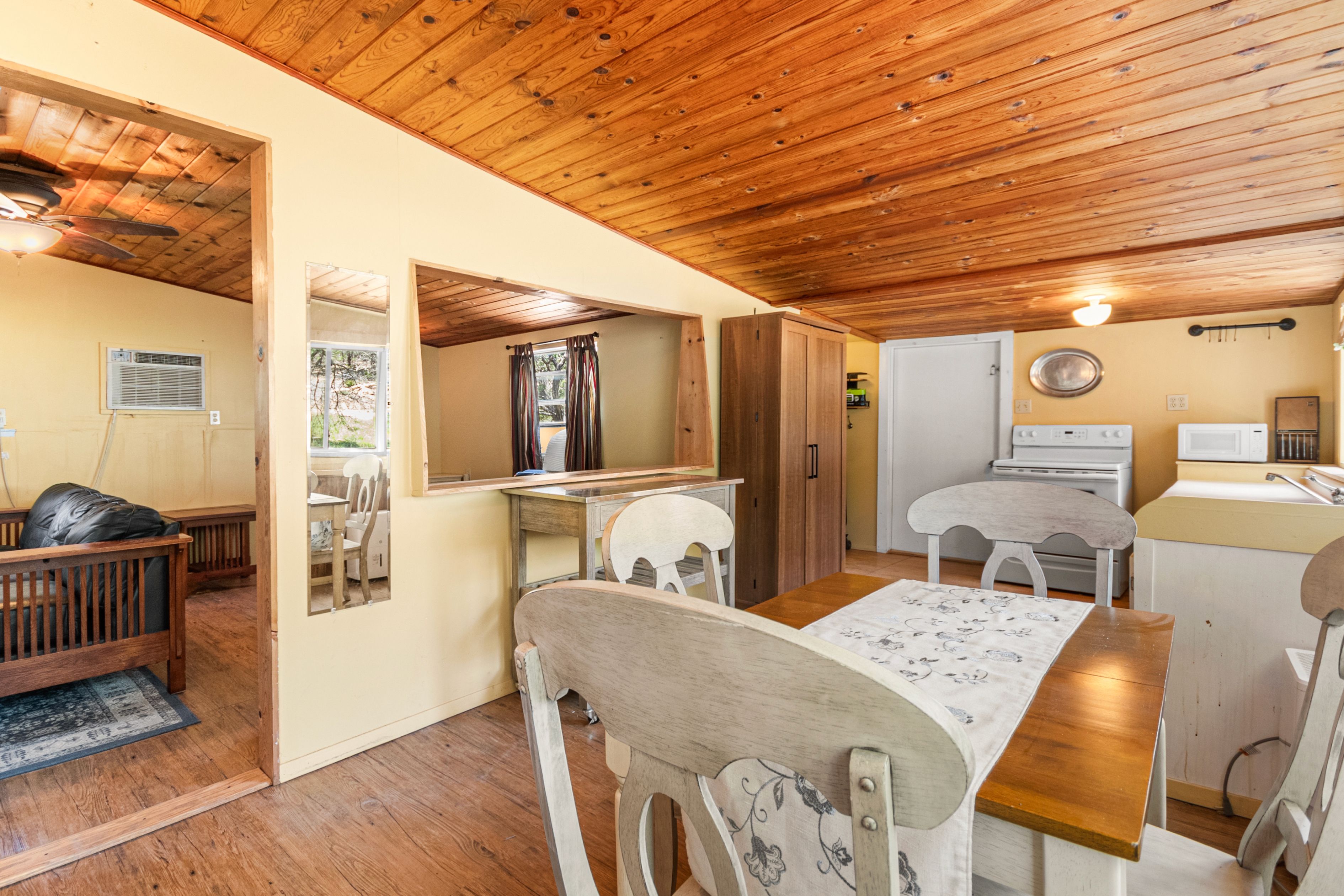  Rustic Charm, Modern Comfort, and Functional Country Living - 物件實景