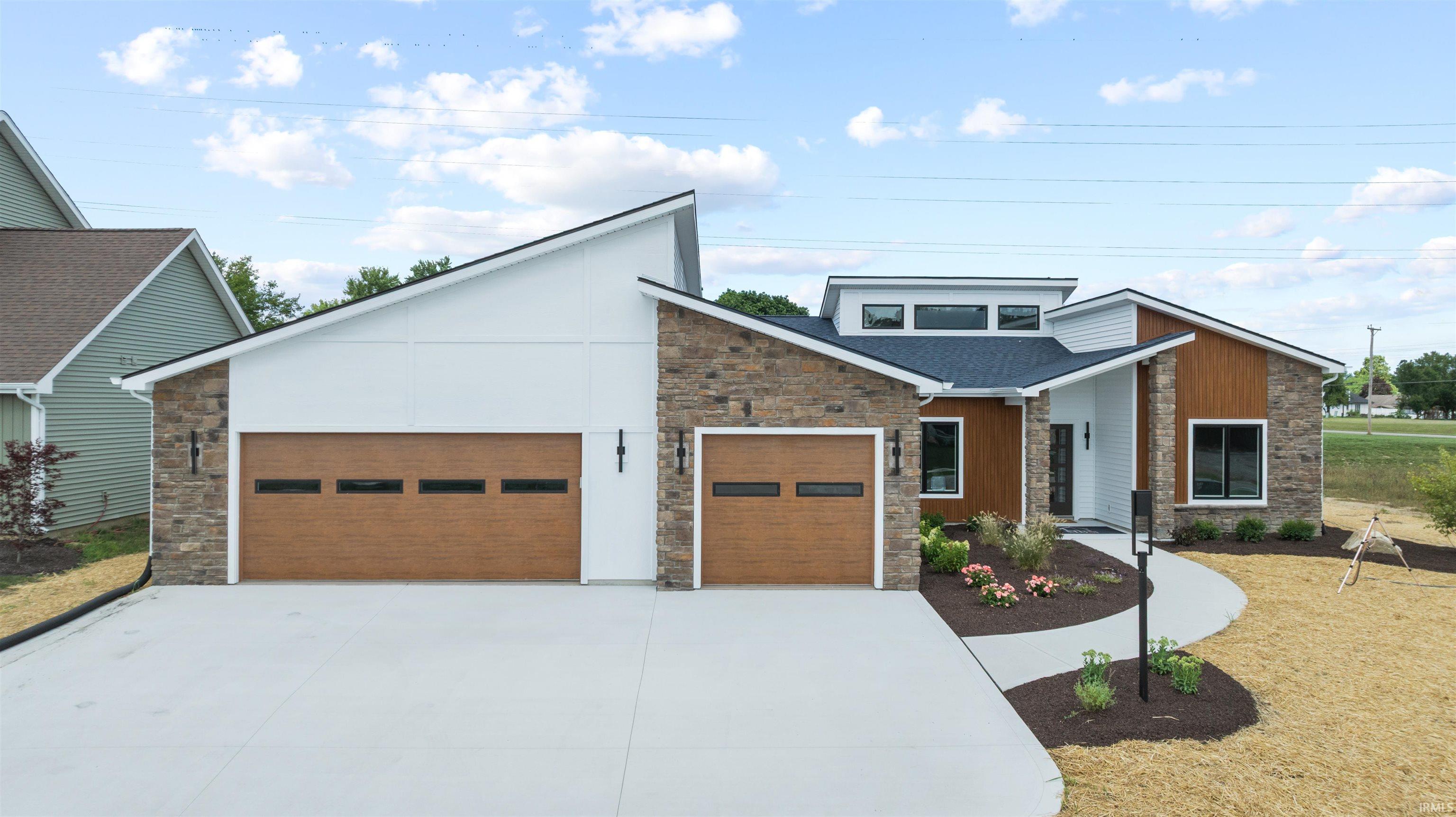 Fort Wayne, Indiana, 46845, United States, 3 Bedrooms Bedrooms, ,3 BathroomsBathrooms,Residential,For Sale,1943610