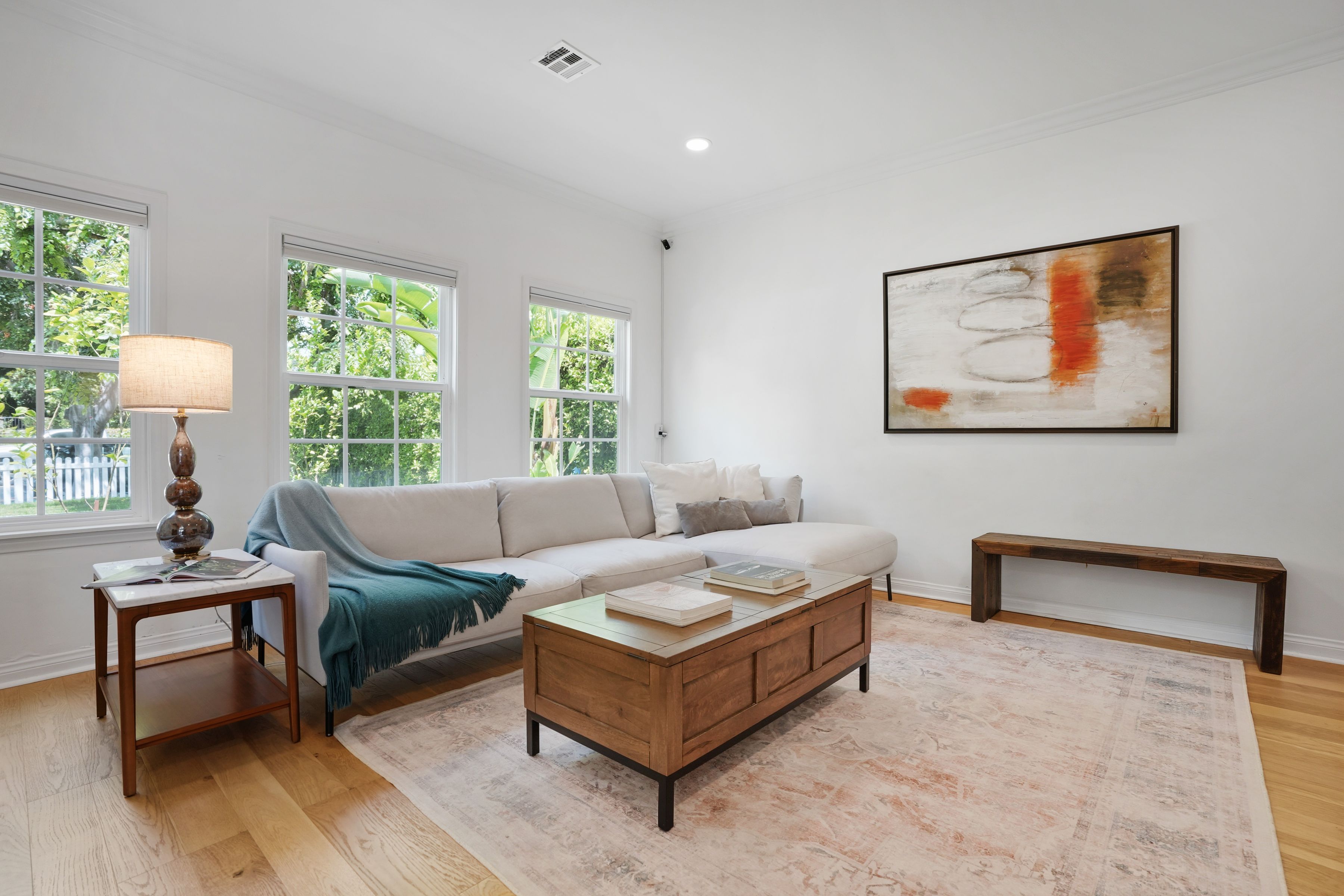  4744 Camellia Avenue - 物件實景