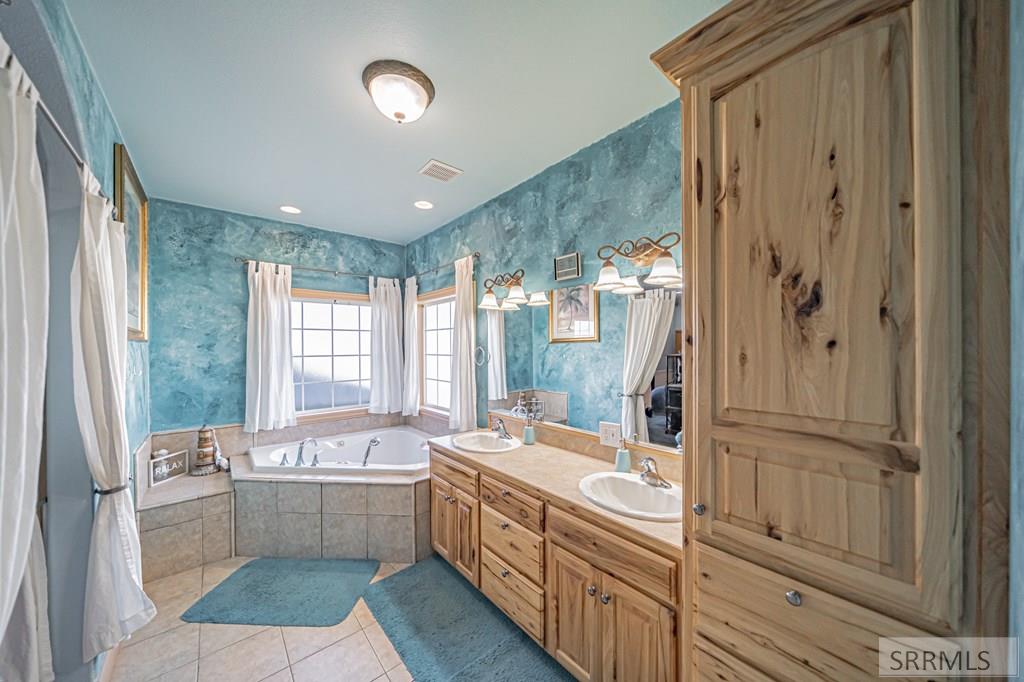 RIGBY, Idaho, 83442, United States, 5 Bedrooms Bedrooms, ,3 BathroomsBathrooms,Residential,For Sale,2007504