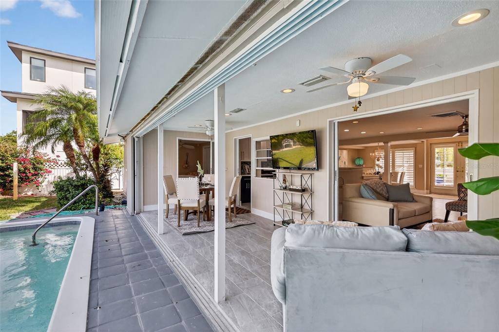 Longboat Key, Florida, 34228, United States, 3 Bedrooms Bedrooms, ,2 BathroomsBathrooms,Residential,For Sale,1990986