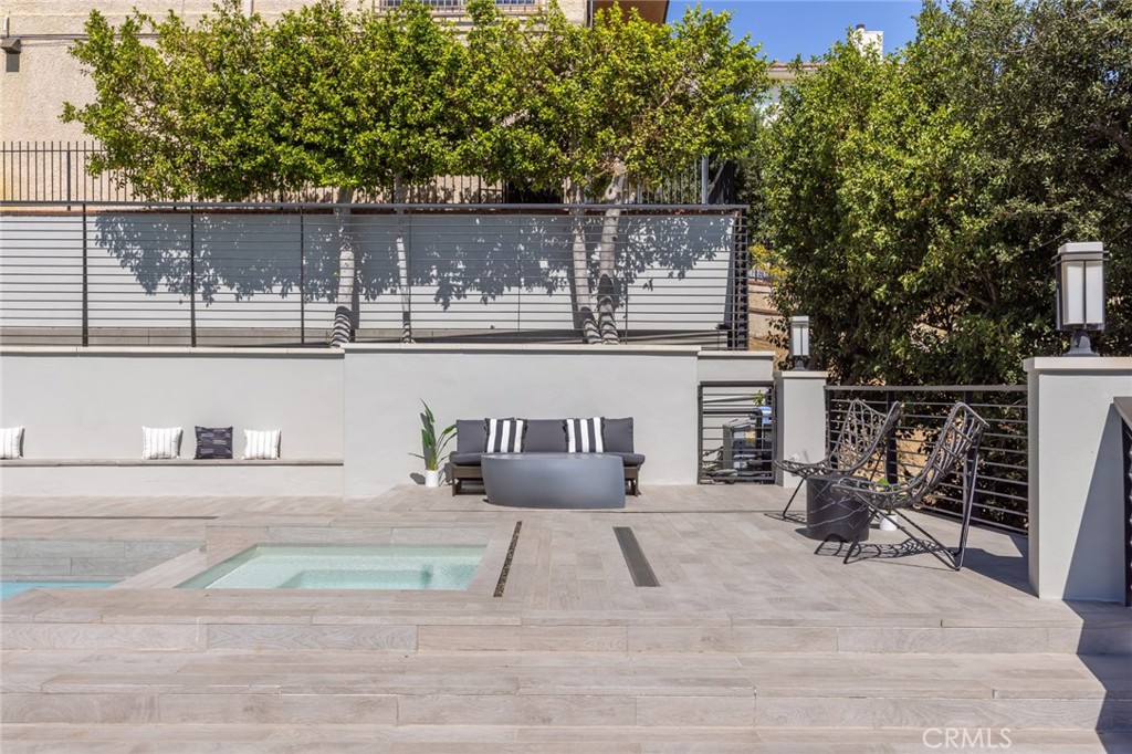 Glendale, California, 91207, United States, 4 Bedrooms Bedrooms, ,5 BathroomsBathrooms,Residential,For Sale,1934698